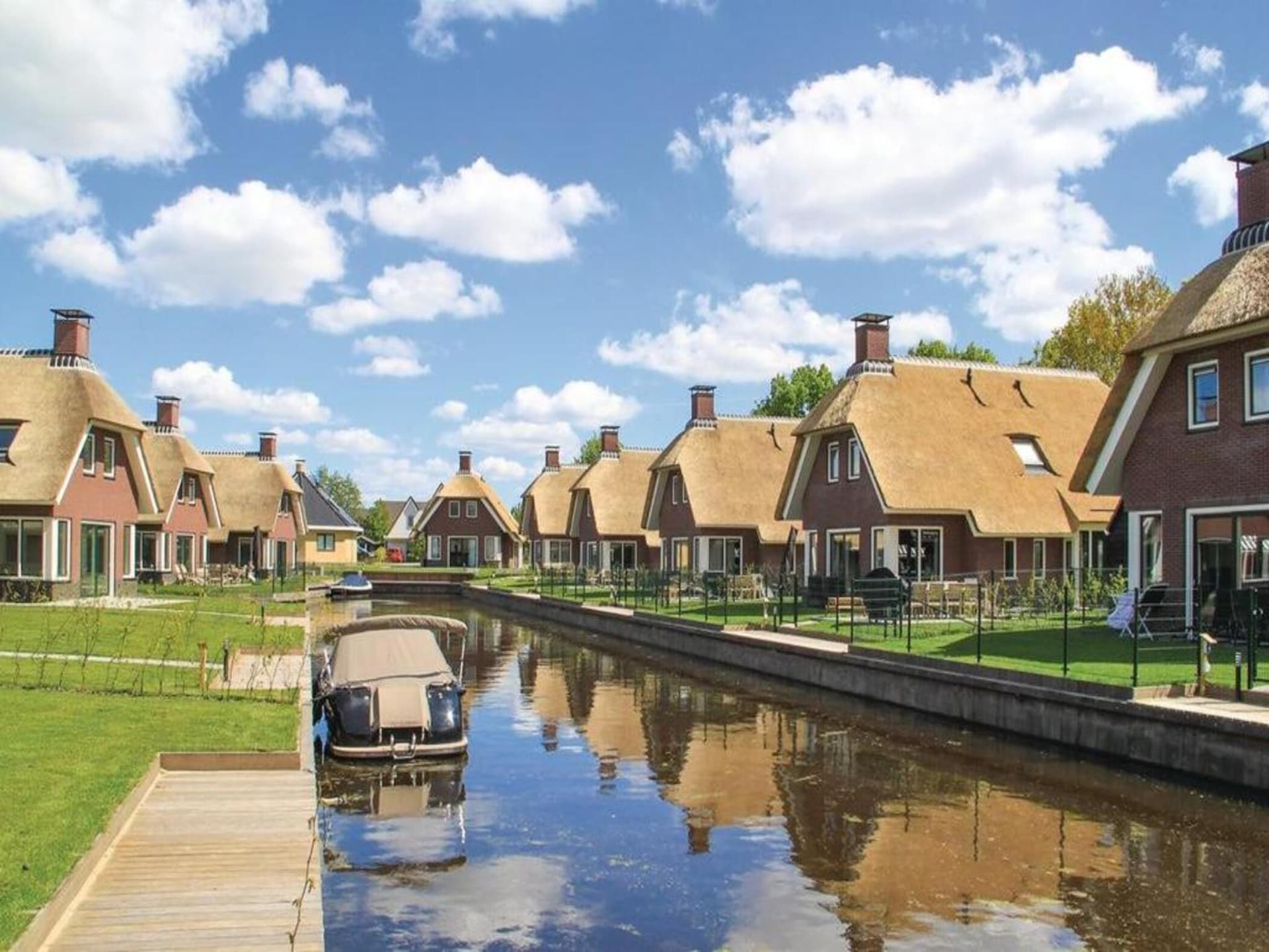 Rietgedekte villa aan het water voor 10 personen in Friesland - foto 24