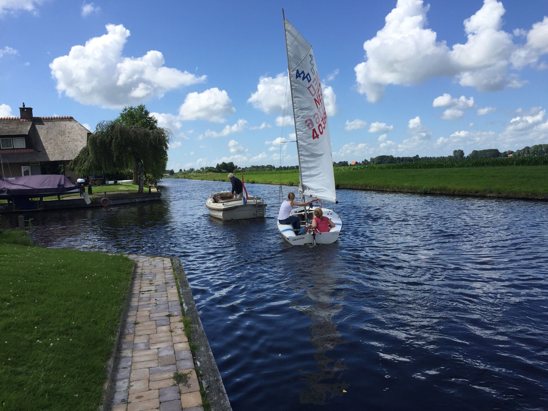 Rietgedekte villa aan het water voor 10 personen in Friesland - foto 25