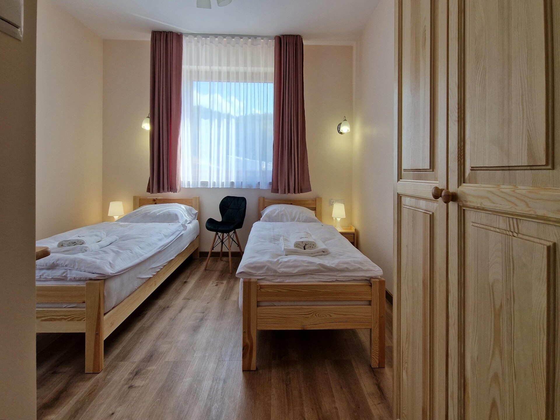 Ruim vakantiehuis met privézwembad voor 12 personen in het bergachtige Wiśniowa - foto 8