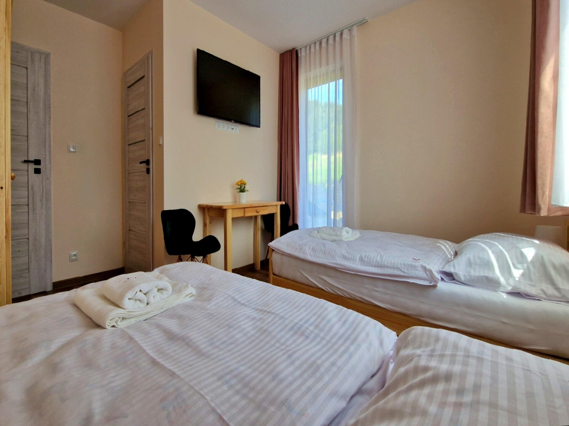 Ruim vakantiehuis met privézwembad voor 12 personen in het bergachtige Wiśniowa - foto 10