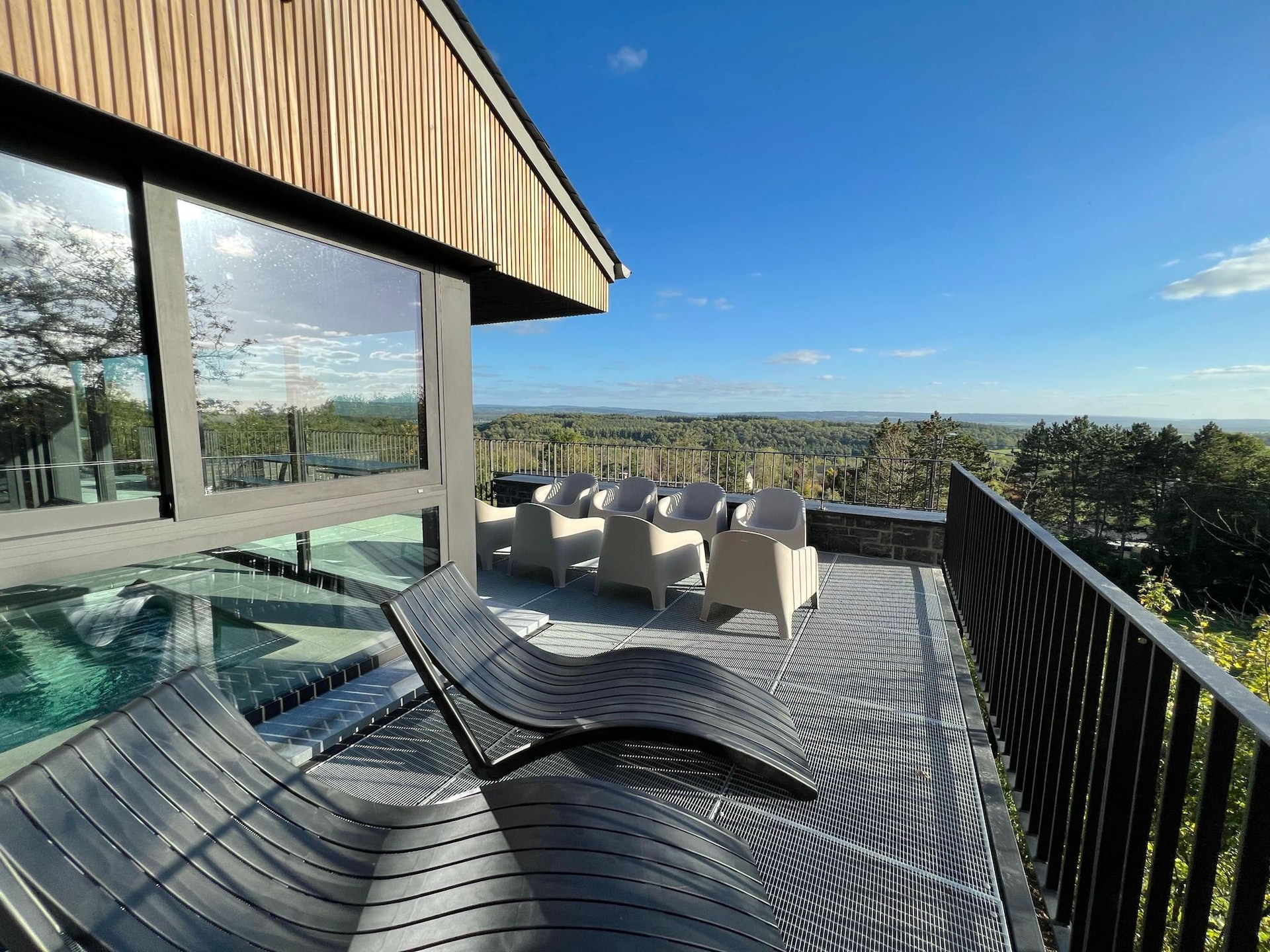 8-persoons vakantiehuis met binnenzwembad en panoramisch uitzicht in Septon - foto 16