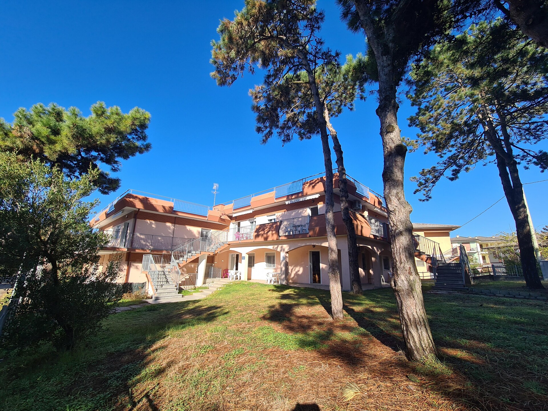 Ruim appartement met balkon op 150 meter van het strand in Rosolina Mare - foto 17