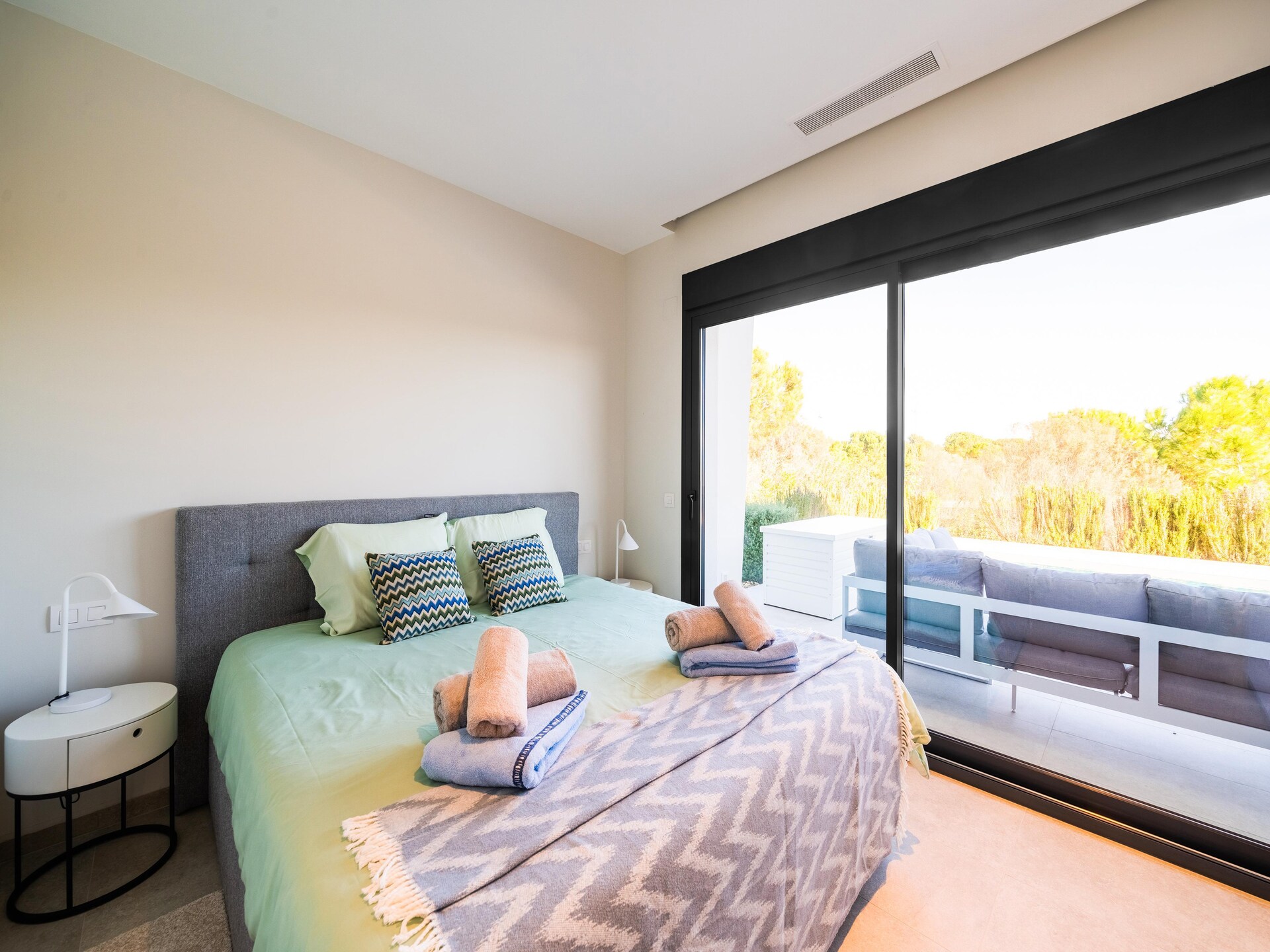 Moderne villa met privézwembad op Las Colinas Golf & Country Club - foto 17