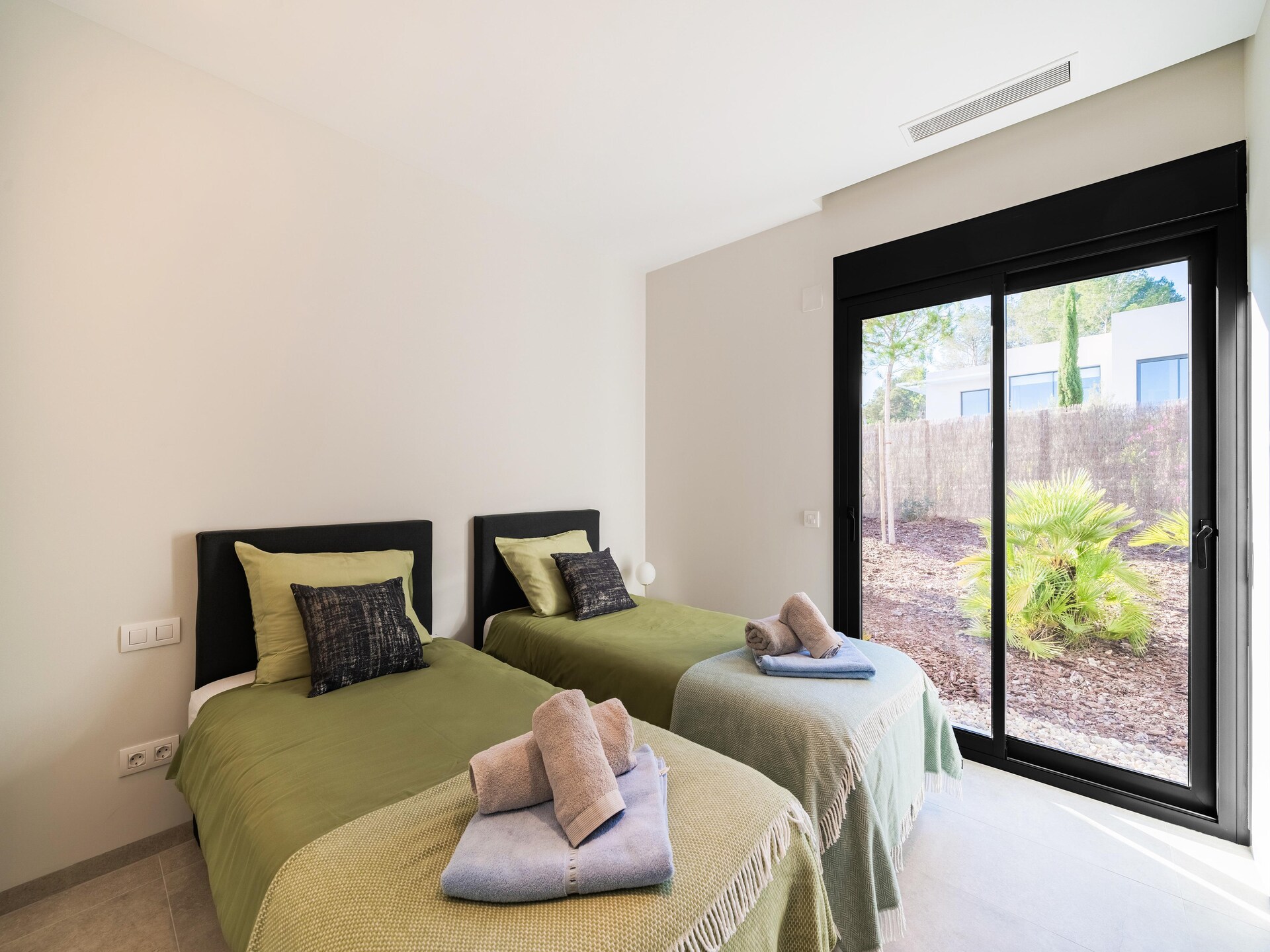 Moderne villa met privézwembad op Las Colinas Golf & Country Club - foto 21
