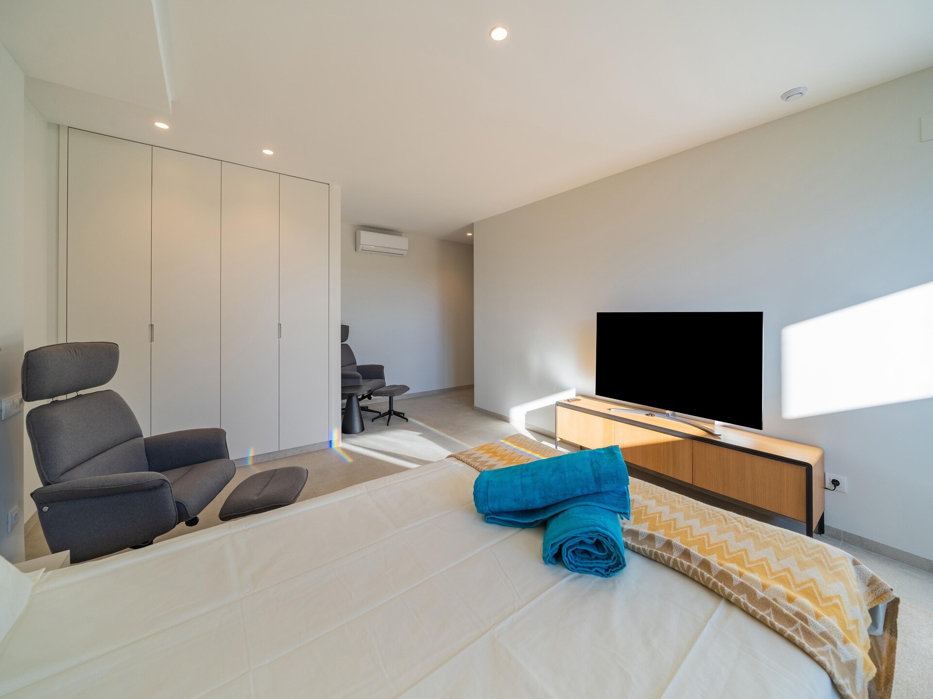 Moderne villa met privézwembad op Las Colinas Golf & Country Club - foto 26