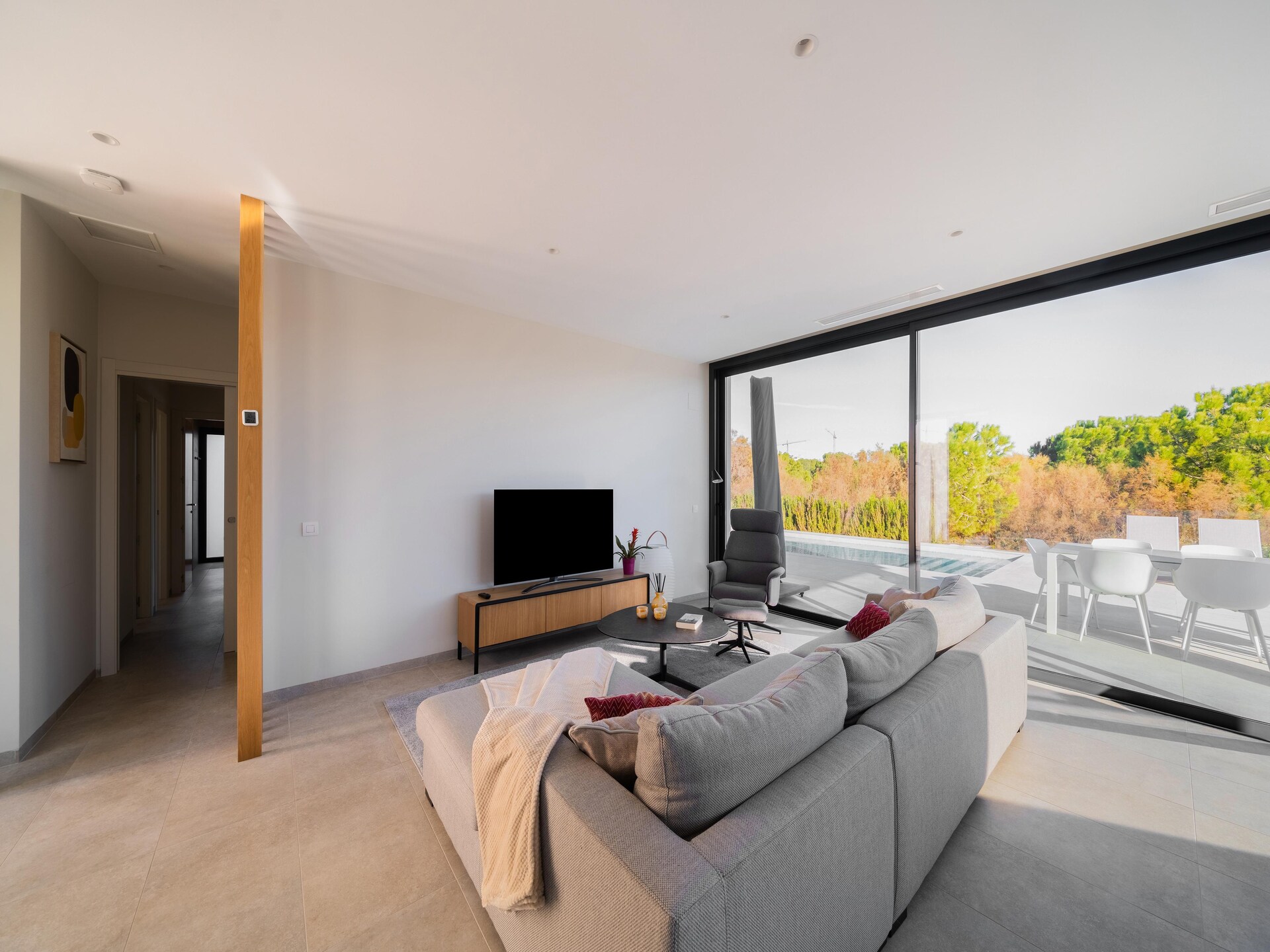 Moderne villa met privézwembad op Las Colinas Golf & Country Club - foto 12
