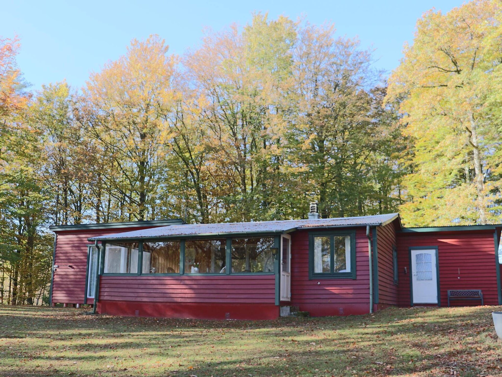 Vrijstaand vakantiehuis aan meer in Zuid-Zweden met golfbaan - foto 1