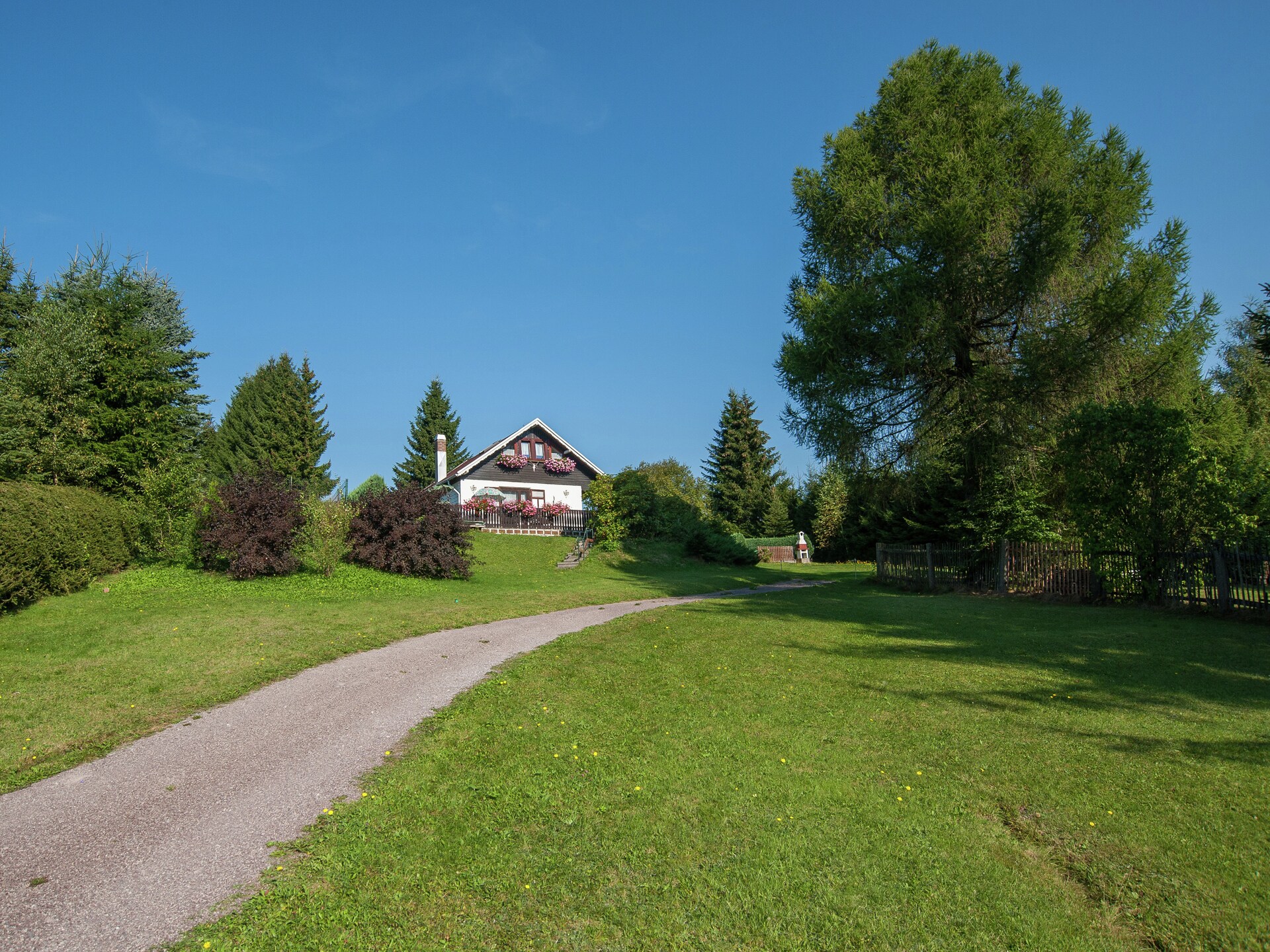 Vrijstaand boshuisje in Altenfeld, 3 km van skilift en centrum - foto 21