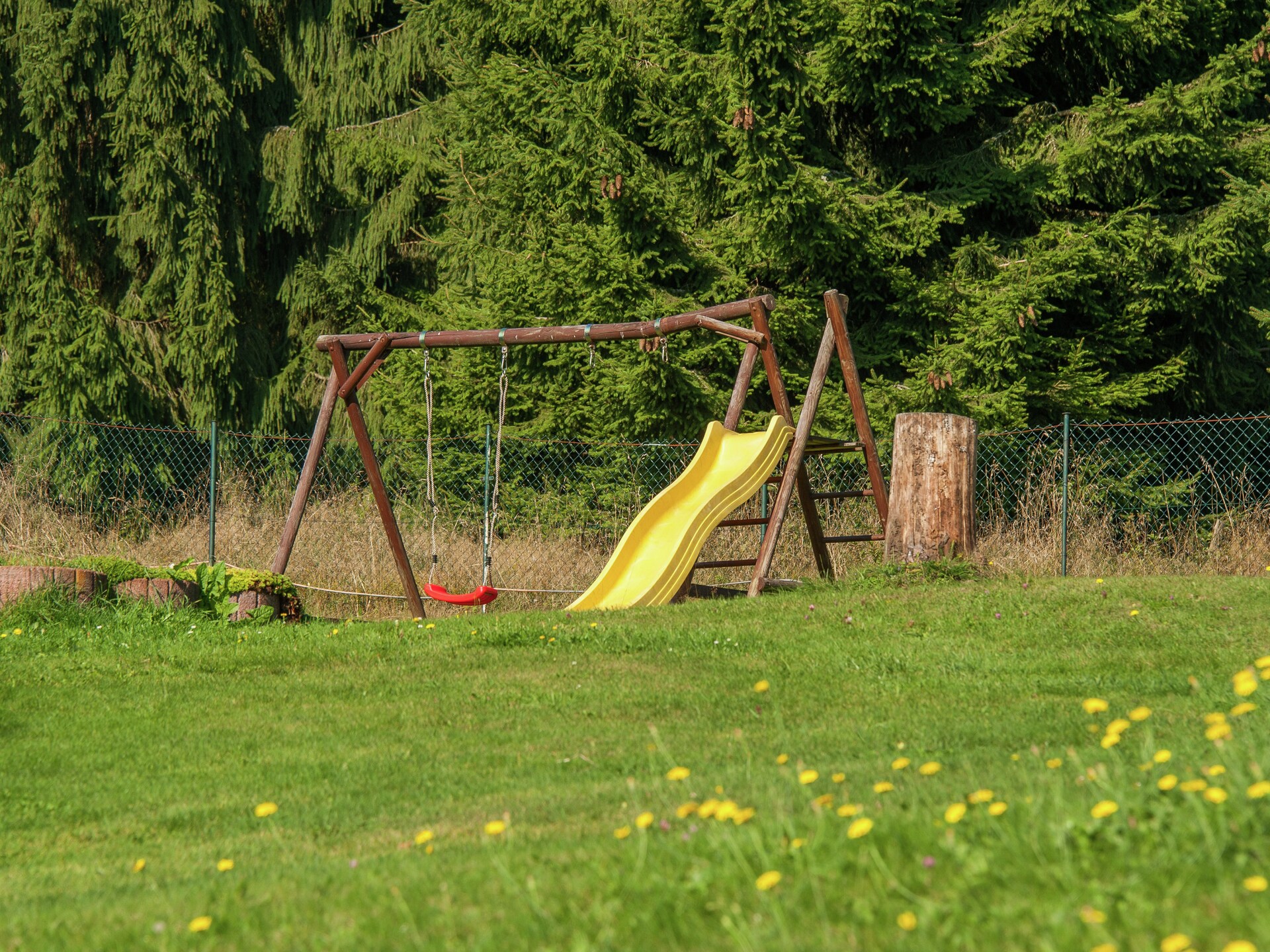 Vrijstaand boshuisje in Altenfeld, 3 km van skilift en centrum - foto 25