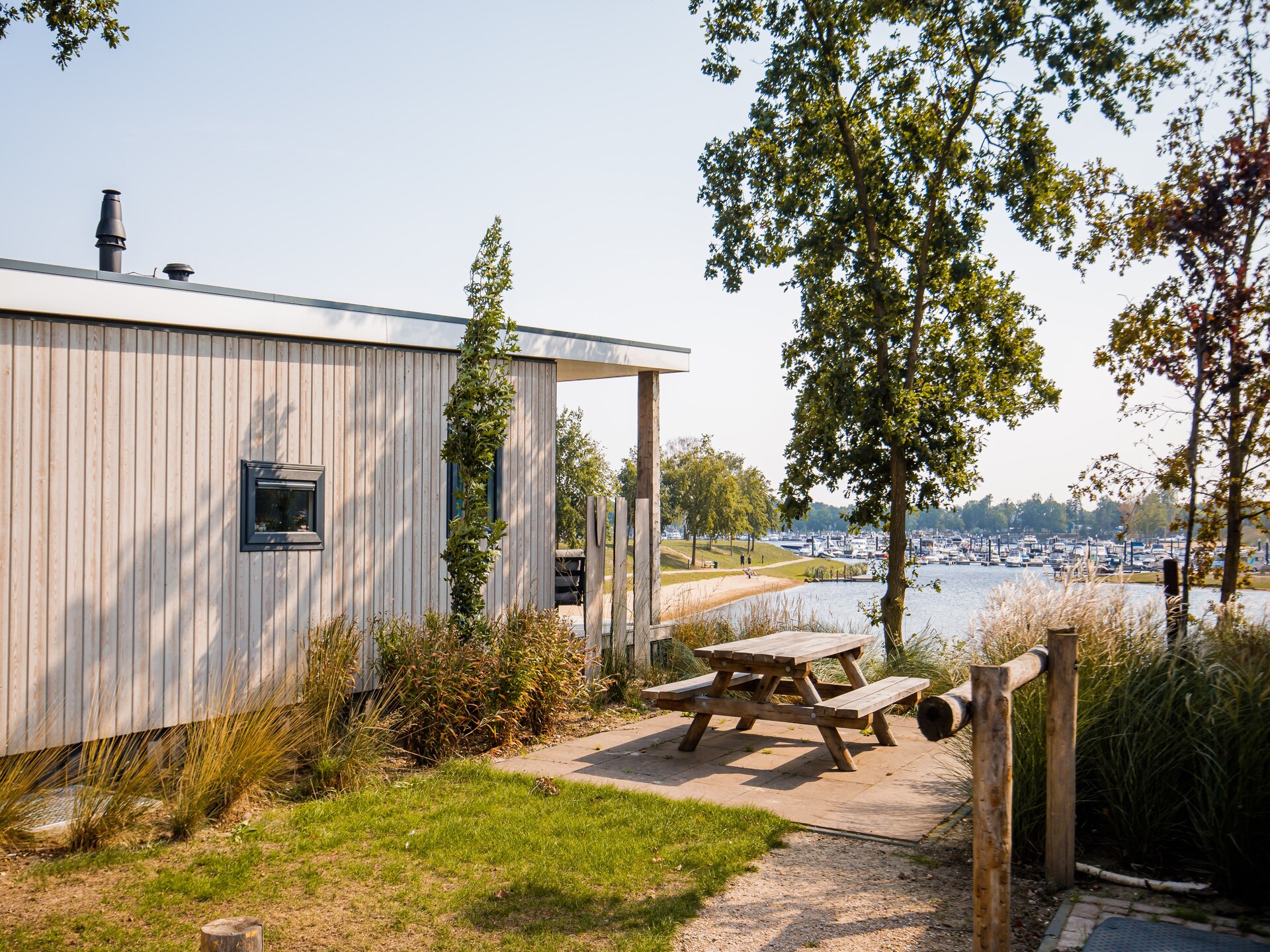 Sfeervol chalet met uitzicht op strand en haven in Well, Limburg - foto 17