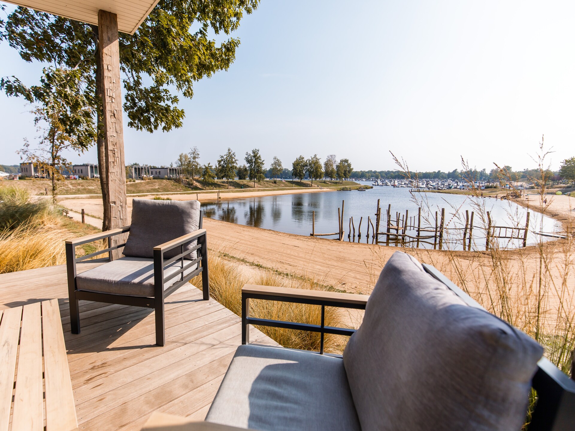 Sfeervol chalet met uitzicht op strand en haven in Well, Limburg - foto 19