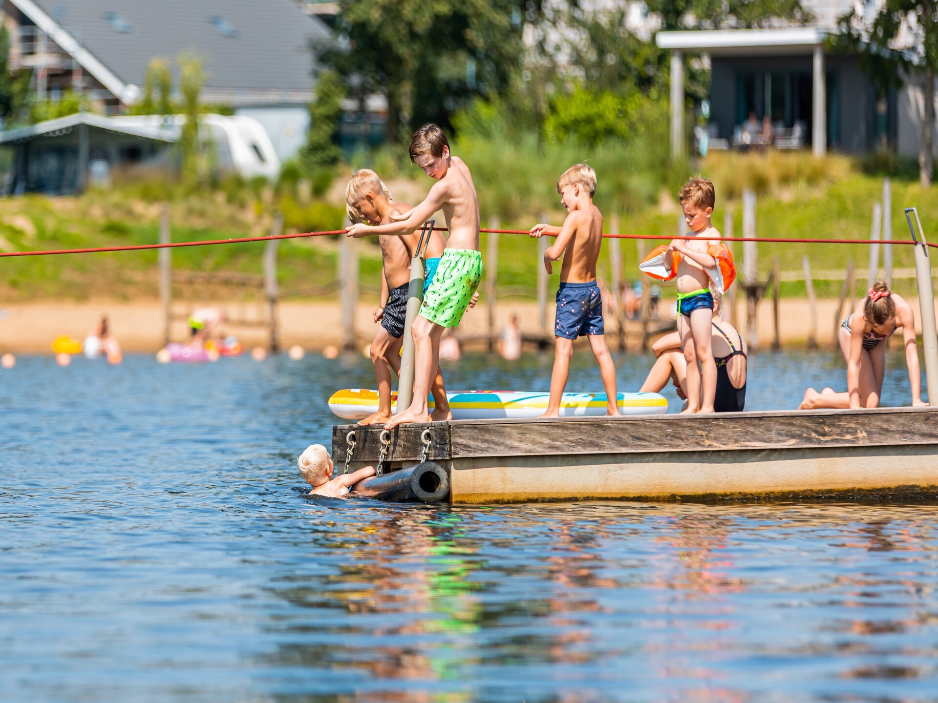 Sfeervol chalet met uitzicht op strand en haven in Well, Limburg - foto 31