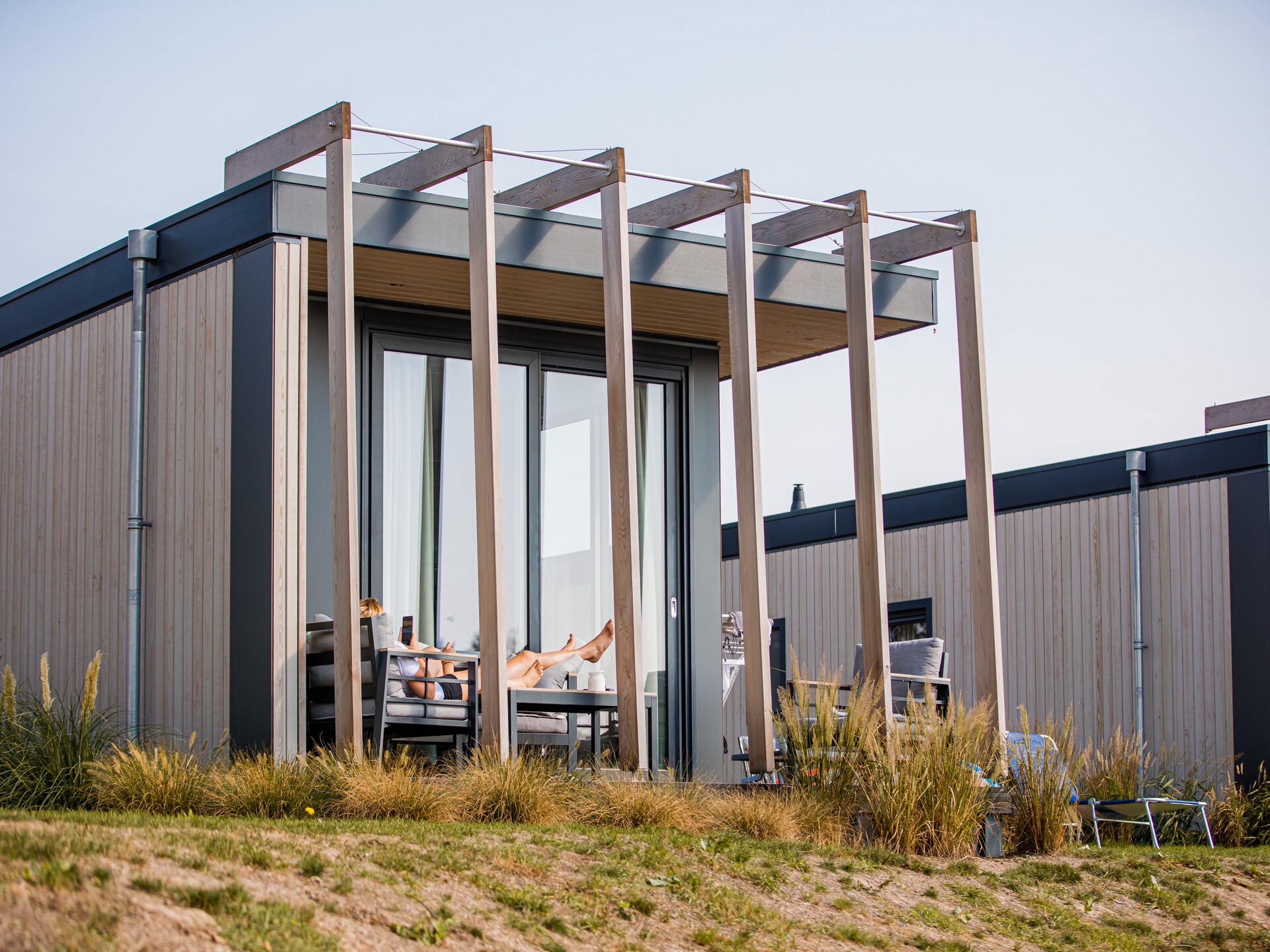 Sfeervol chalet met uitzicht op strand en haven op Vakantiepark Leukermeer - foto 11
