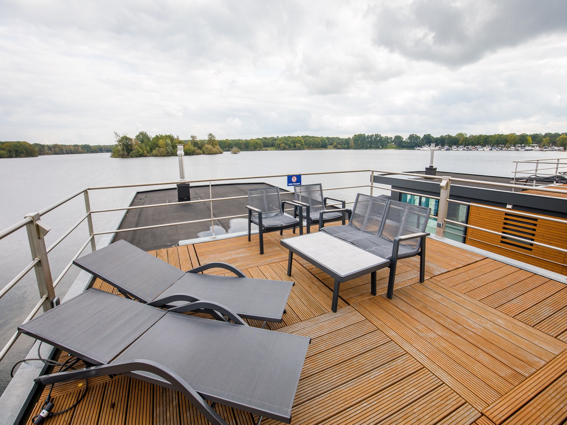 Luxe woonboot met panoramisch uitzicht op het Leukermeer in Well - foto 11