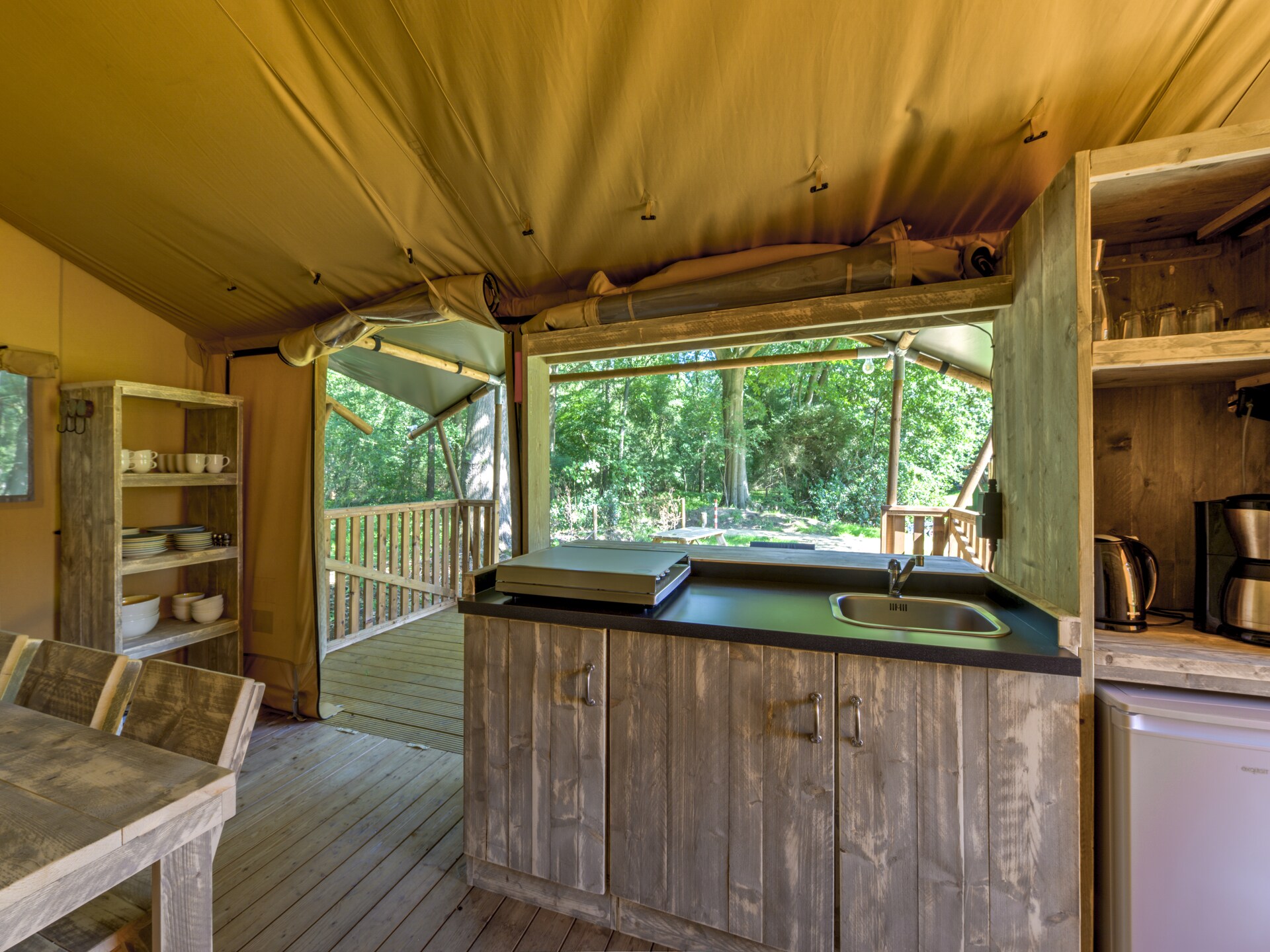 Luxe glampingtent in Dalfsen: comfort van thuis in de natuur - foto 4
