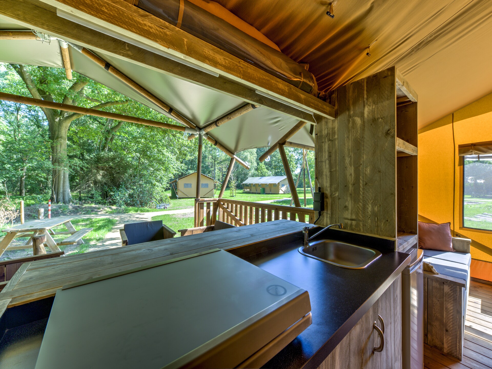 Luxe glampingtent in Dalfsen: comfort van thuis in de natuur - foto 10