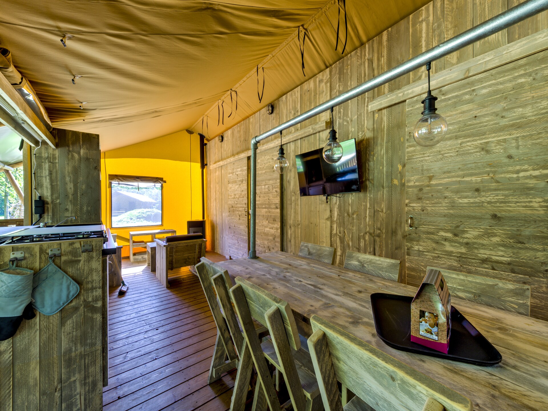 Luxe glampingtent in Dalfsen: comfort van thuis in de natuur - foto 8