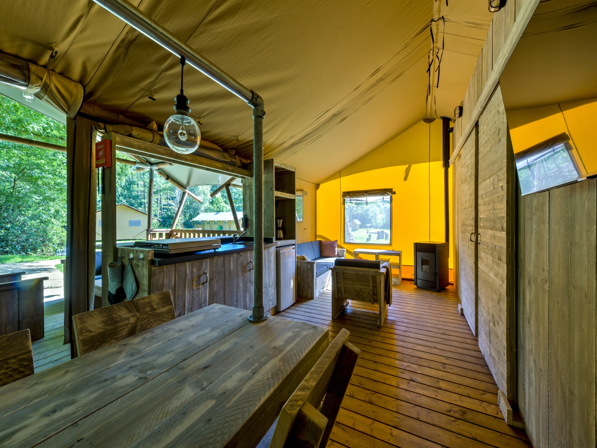Luxe glampingtent in Dalfsen: comfort van thuis in de natuur - foto 9