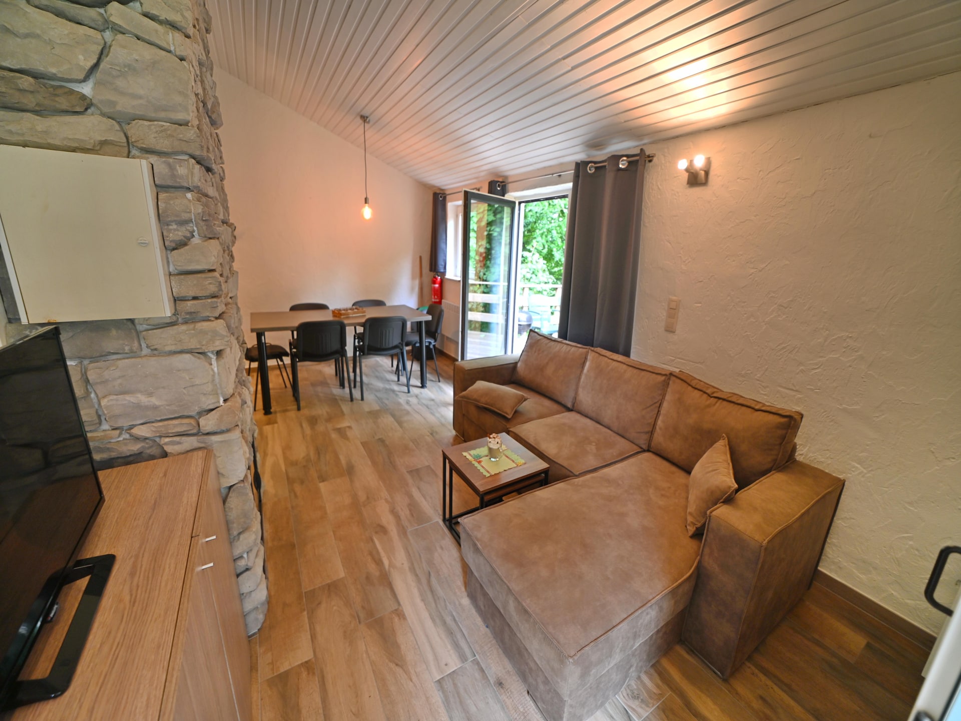 Recent gerenoveerde 6-persoons bungalow in Virton - foto 8