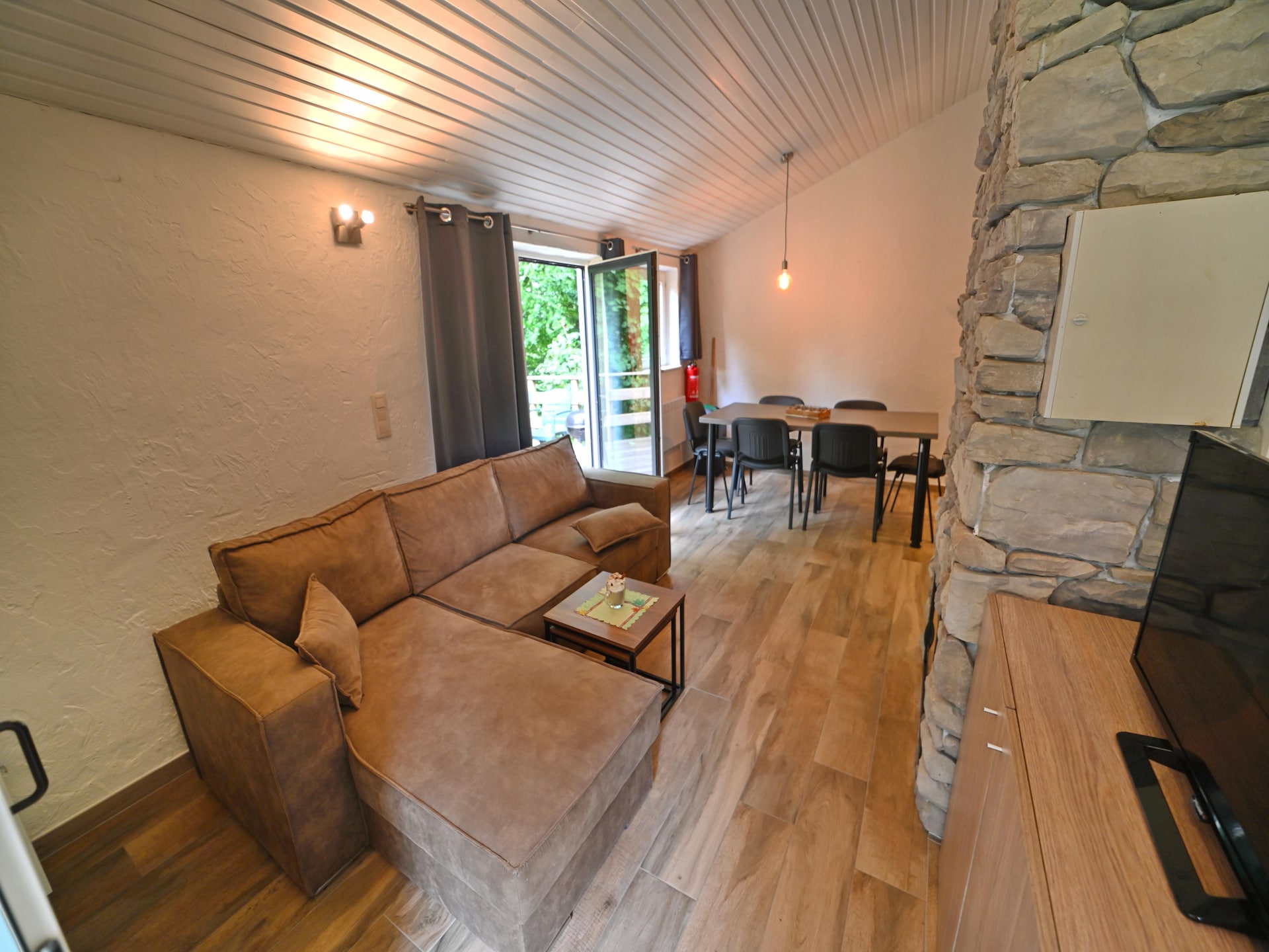 Recent gerenoveerde 6-persoons bungalow in Virton - foto 11