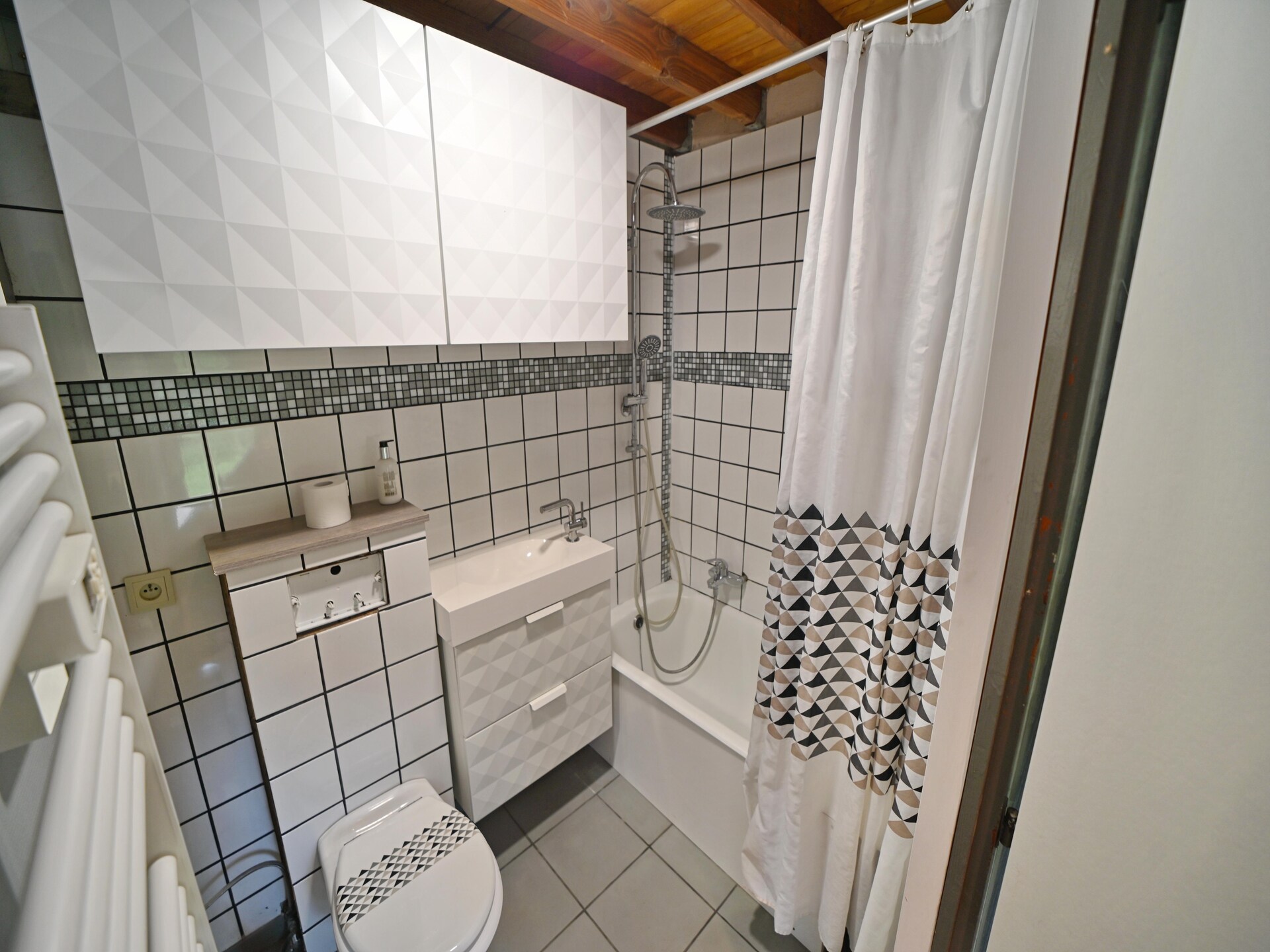 Rustieke bungalow voor 6 aan het Lac de la Vallée de Rabais in Virton - foto 11