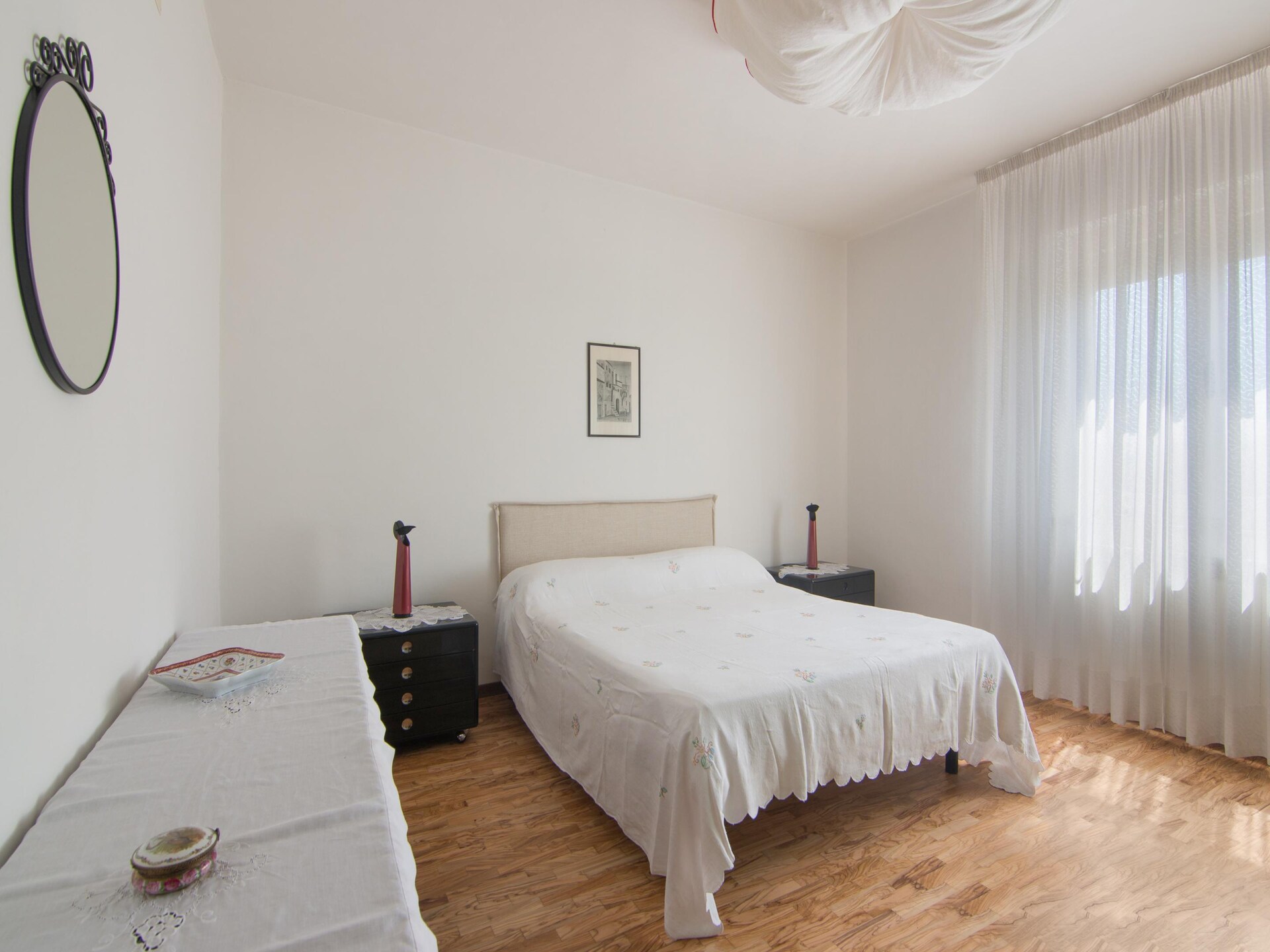 Licht appartement op begane grond met privéterras en zwembad in de heuvels - foto 19