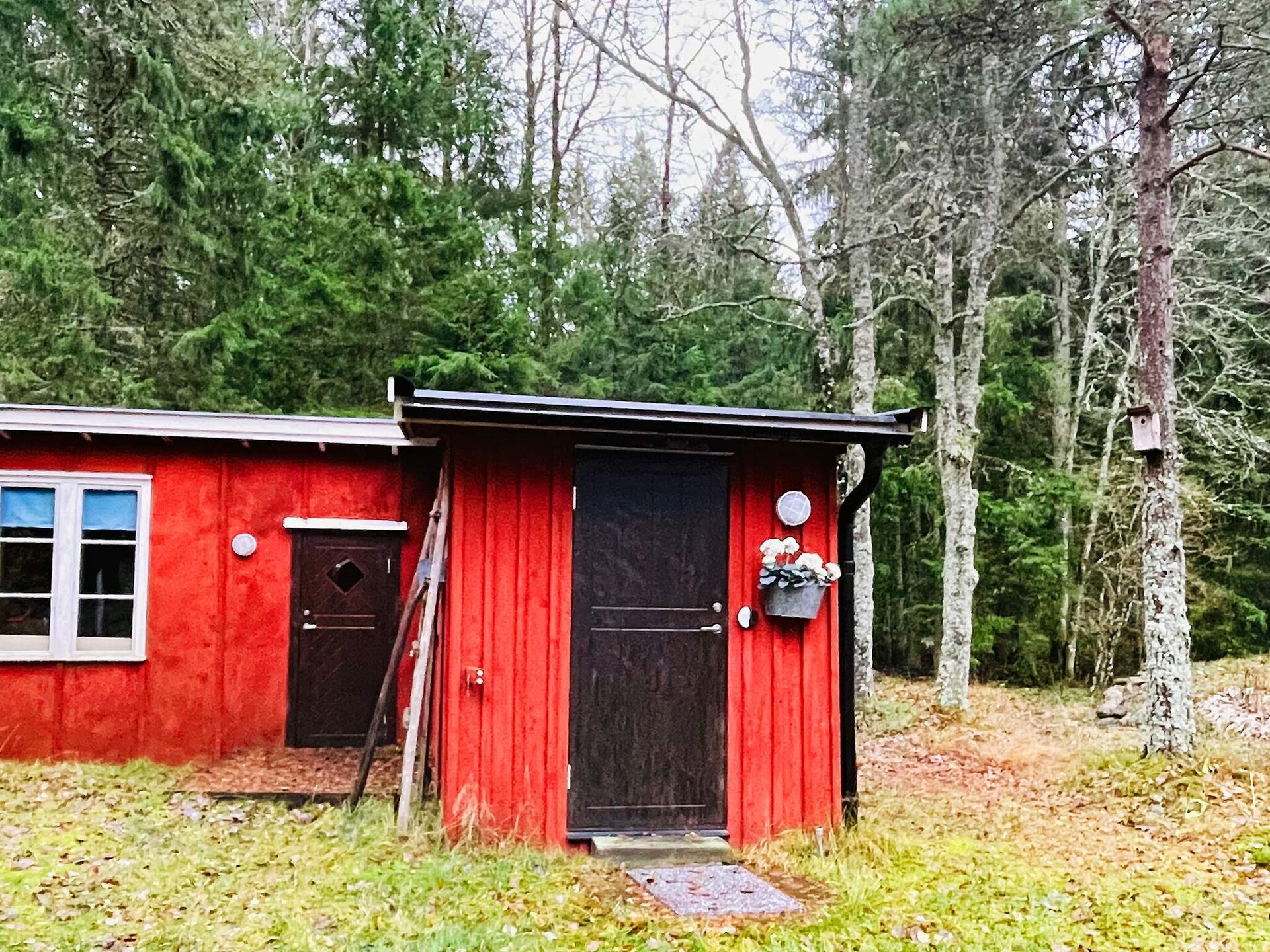 Charmant rood vakantiehuis bij bos en waterval in Uddevalla - foto 9