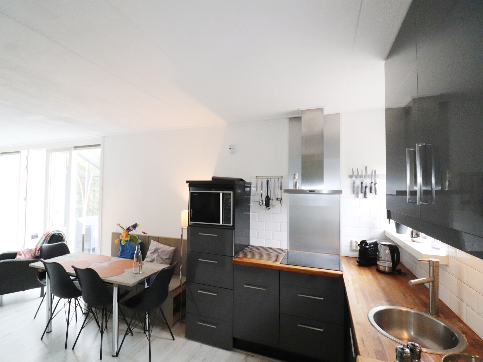 Modern vakantiehuis met serre aan het Pikmeer in Grou - foto 11