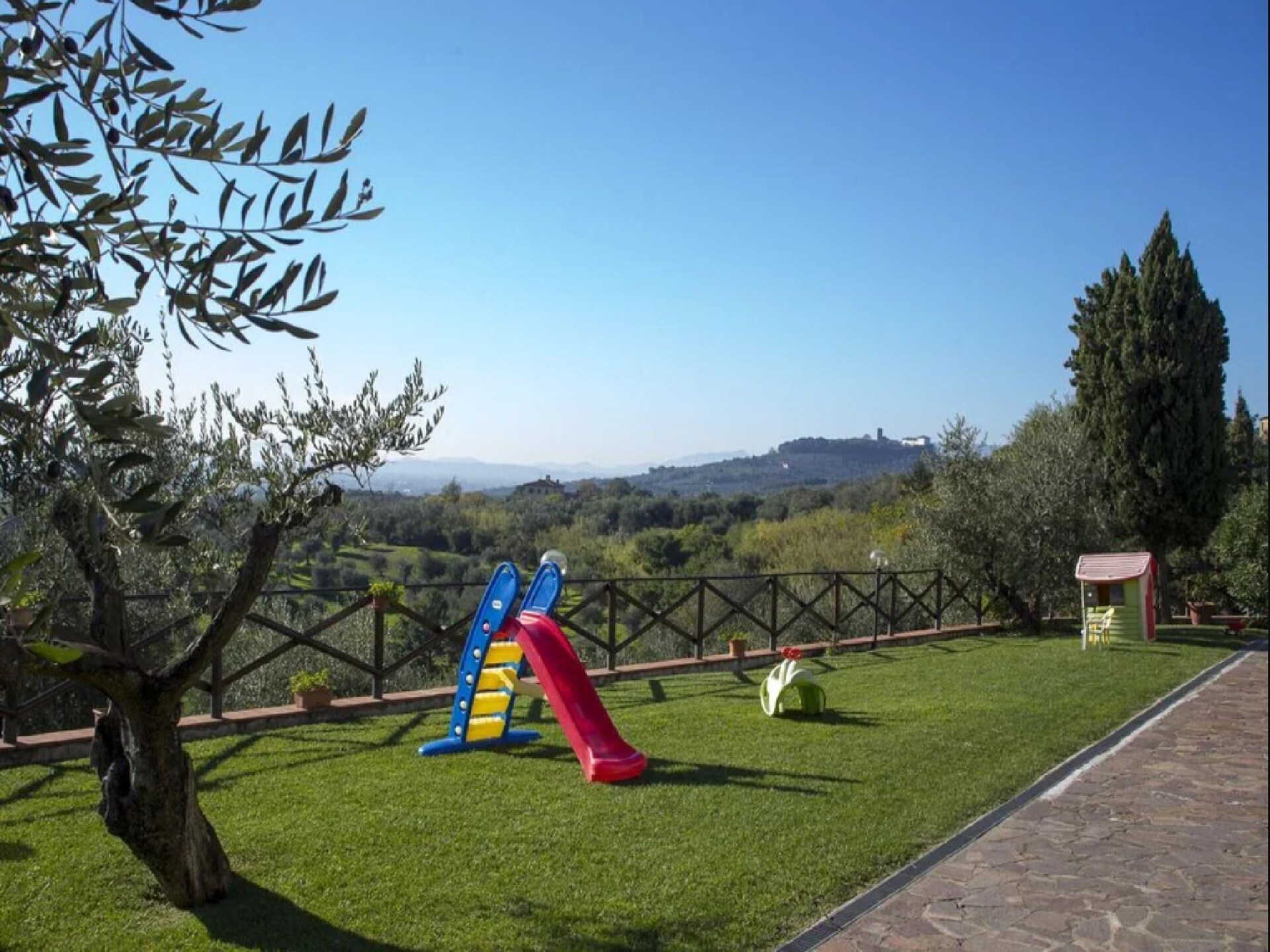 Gelijkvloers appartement aan golfbaan met panoramisch uitzicht op Toscane - foto 23