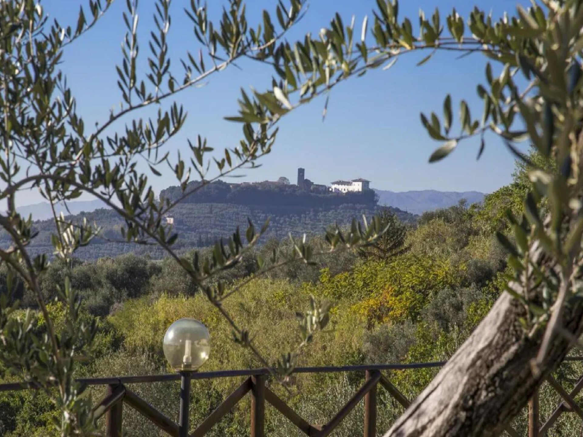 Gelijkvloers appartement aan golfbaan met panoramisch uitzicht op Toscane - foto 24
