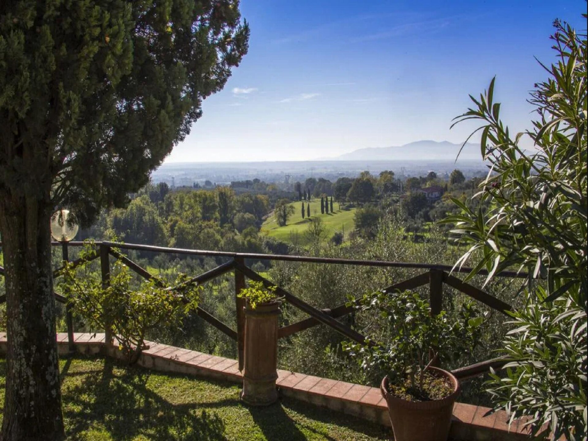 Gelijkvloers appartement aan golfbaan met panoramisch uitzicht op Toscane - foto 25
