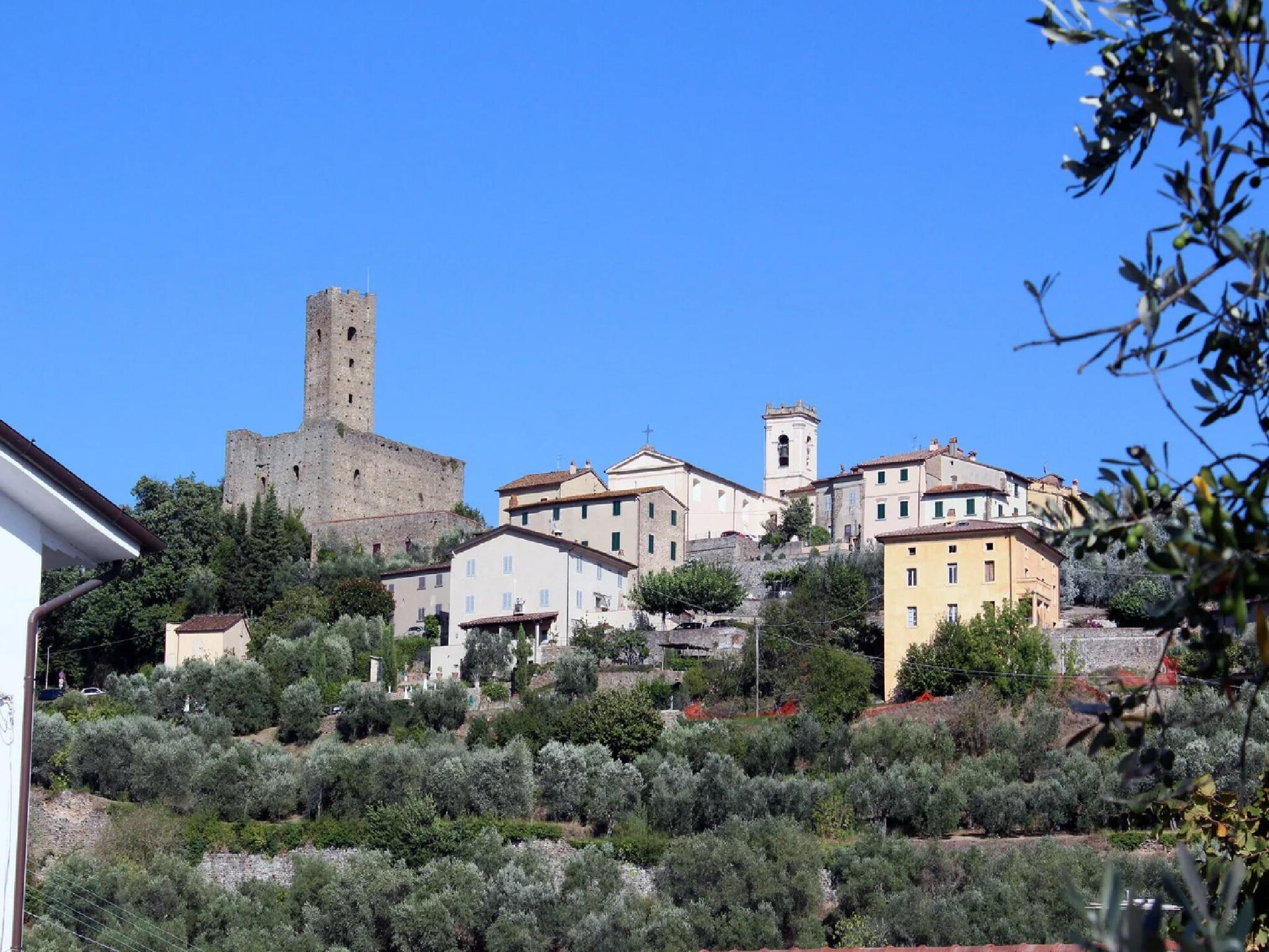 Gelijkvloers appartement aan golfbaan met panoramisch uitzicht op Toscane - foto 30