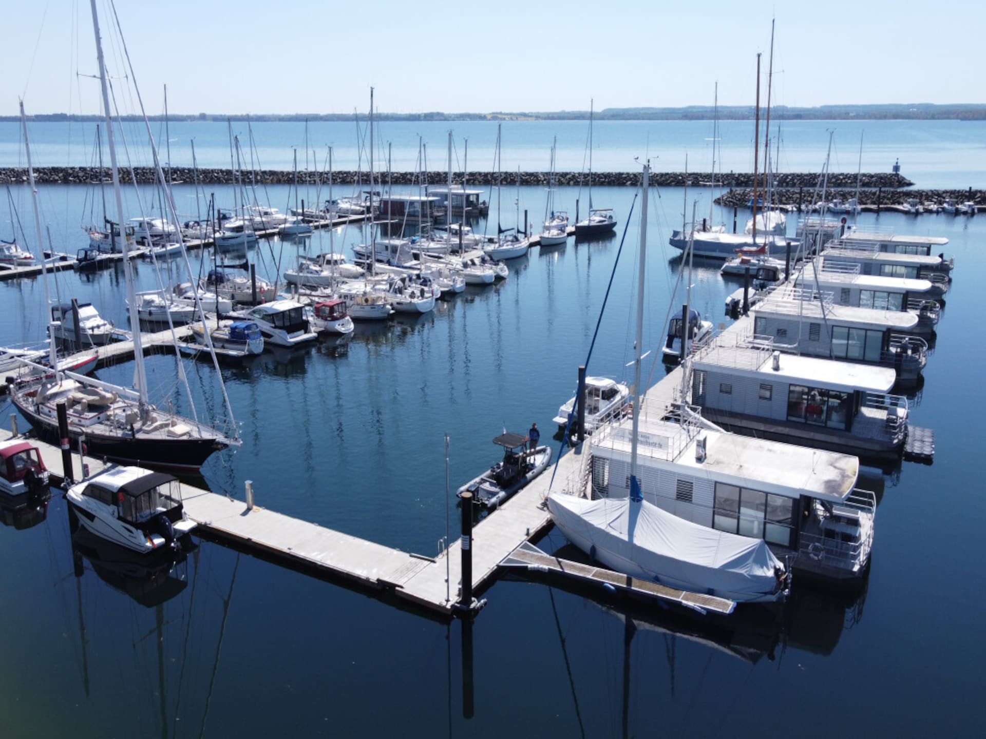 2-persoons woonboot aan zee in Boltenhagen · 44 m² - foto 50