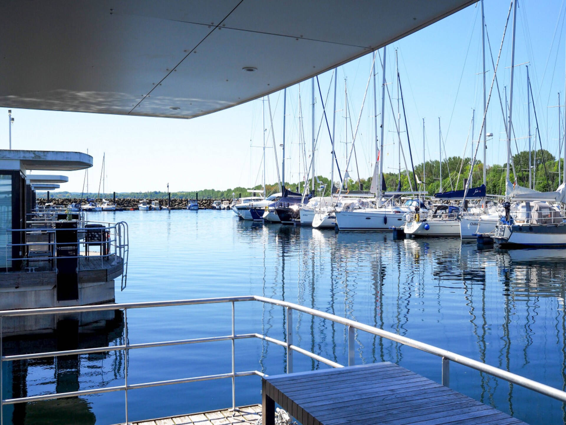 2-persoons woonboot aan zee in Boltenhagen · 44 m² - foto 41