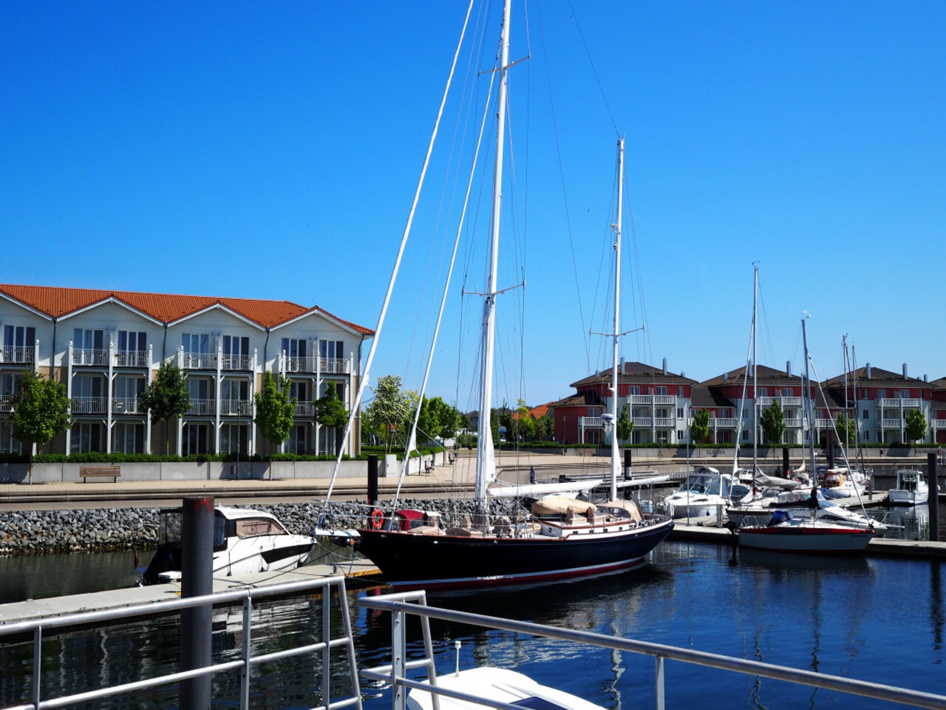 2-persoons woonboot aan zee in Boltenhagen · 44 m² - foto 43