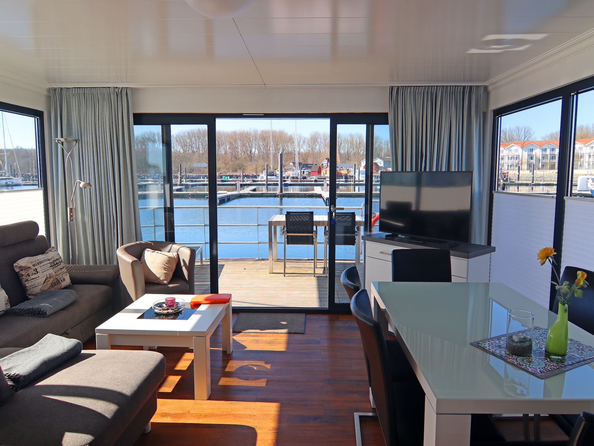 2-persoons woonboot aan zee in Boltenhagen · 44 m² - foto 11