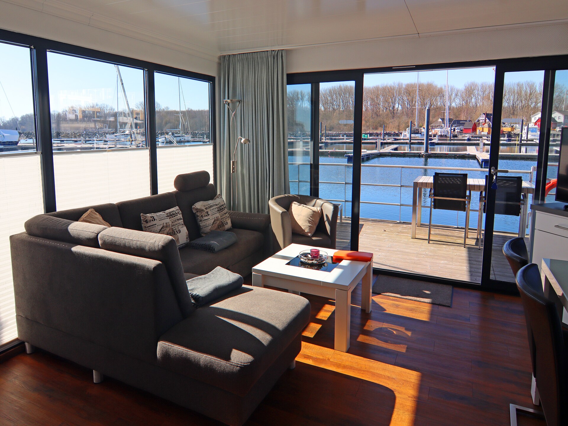 2-persoons woonboot aan zee in Boltenhagen · 44 m² - foto 12