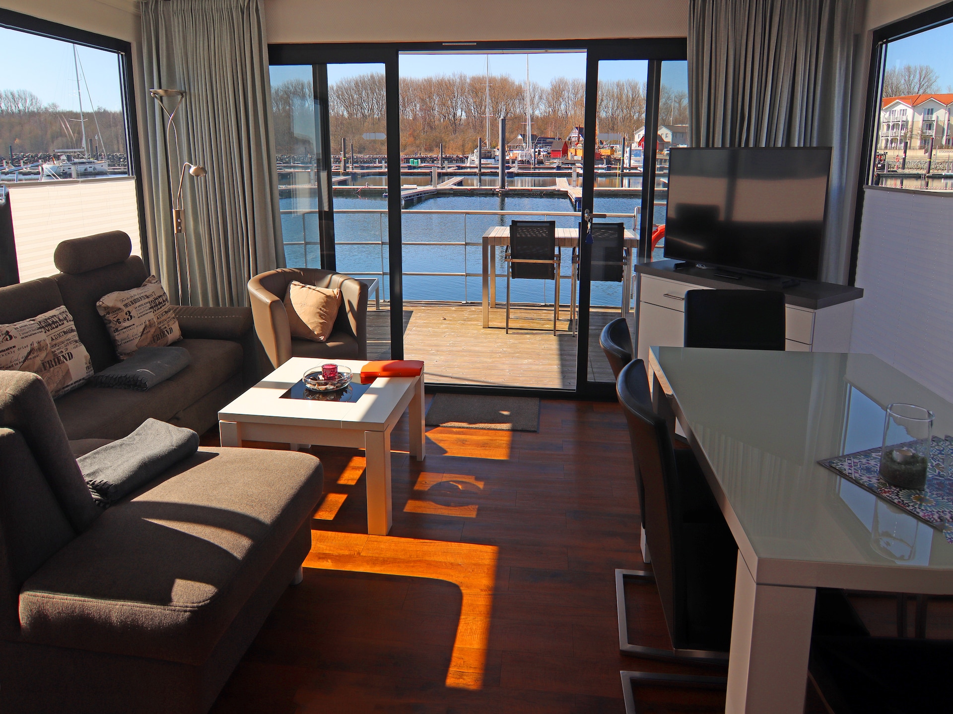 2-persoons woonboot aan zee in Boltenhagen · 44 m² - foto 13
