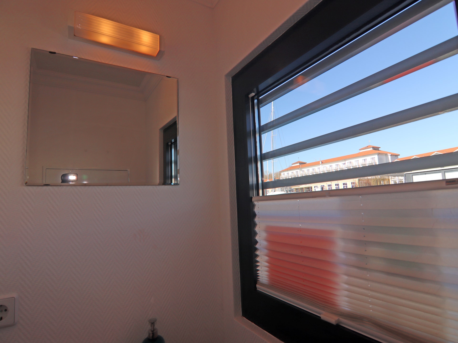 2-persoons woonboot aan zee in Boltenhagen · 44 m² - foto 40