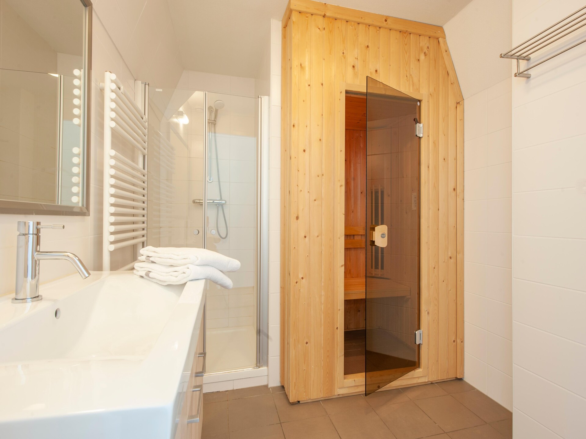 Luxe vrijstaande villa met sauna op 400 meter van het Noordzeestrand - foto 14