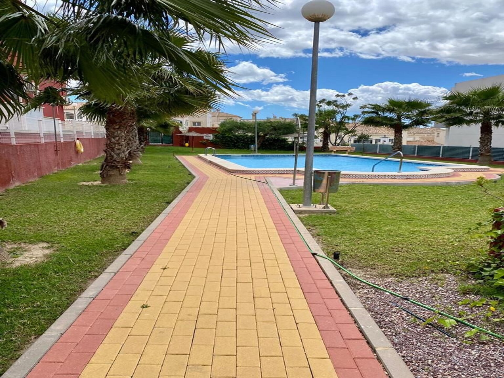 Vrijstaande bungalow met gedeeld zwembad op 3 km van het strand in Torrevieja - foto 4