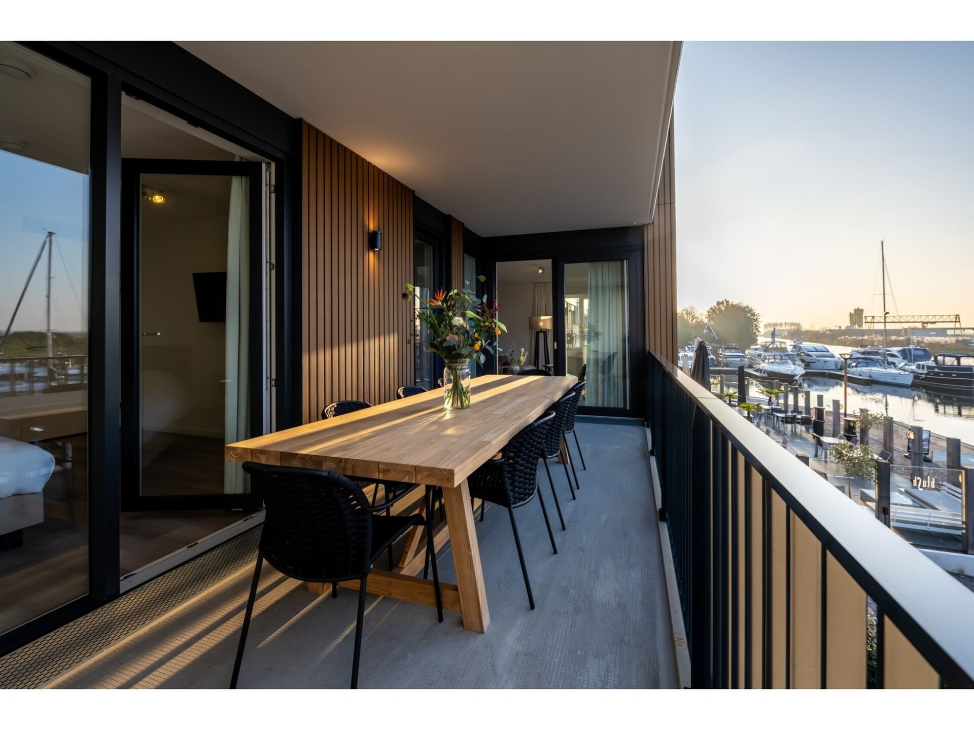 Harbour Loft 1K: luxe Marina-appartement met panoramisch havenzicht - foto 5