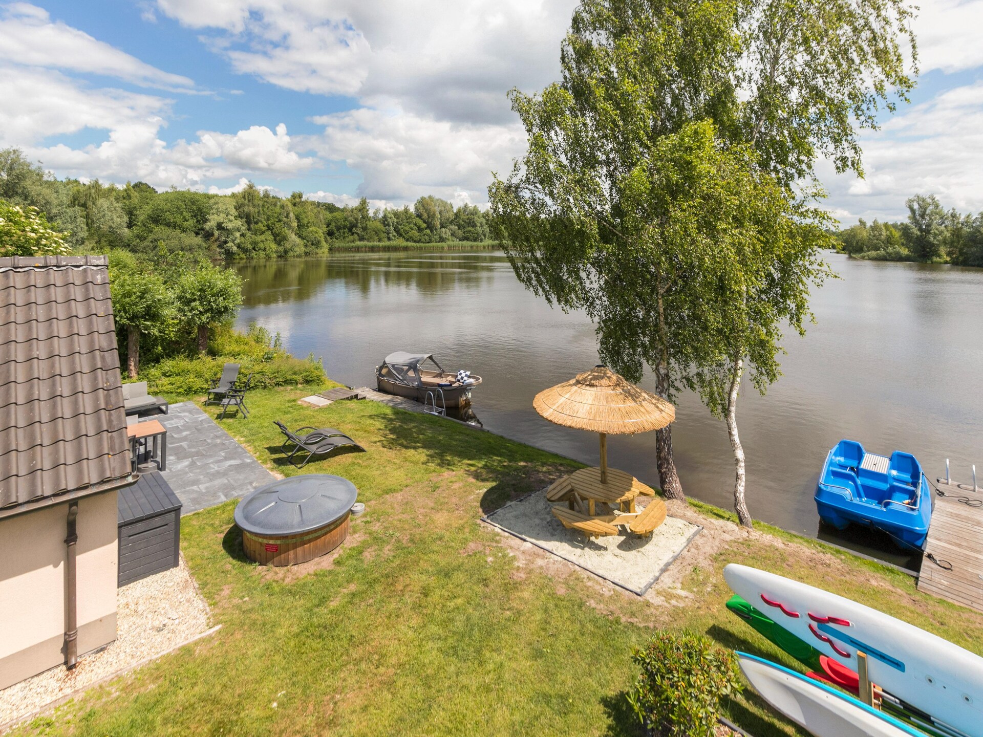Luxe vrijstaand Lethehuis aan meer met sauna, buitenspa en privétoerboot - foto 3