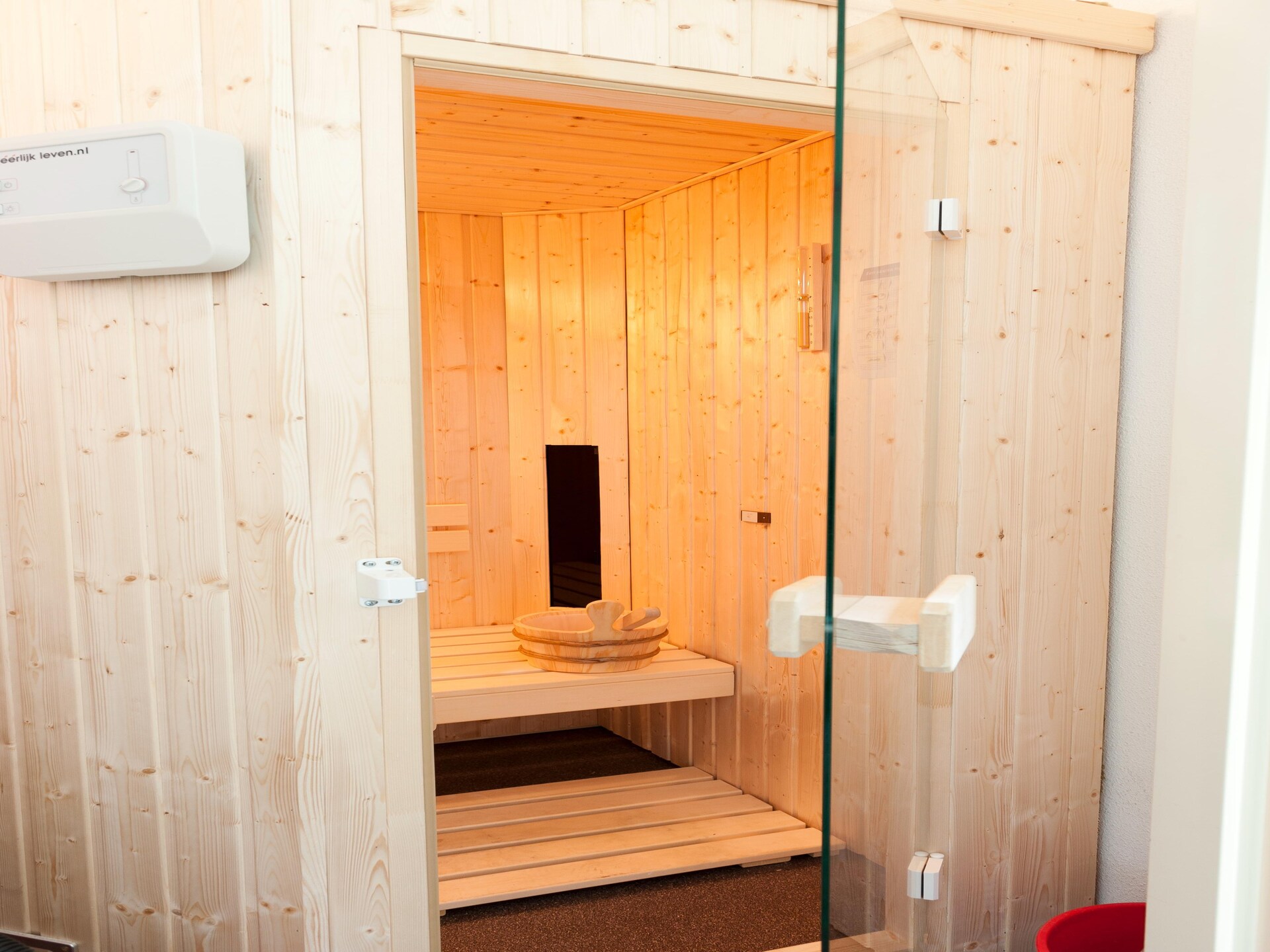 Westerwolde Prestige Wellness: luxe vakantiehuis aan het water met buitenspa - foto 8