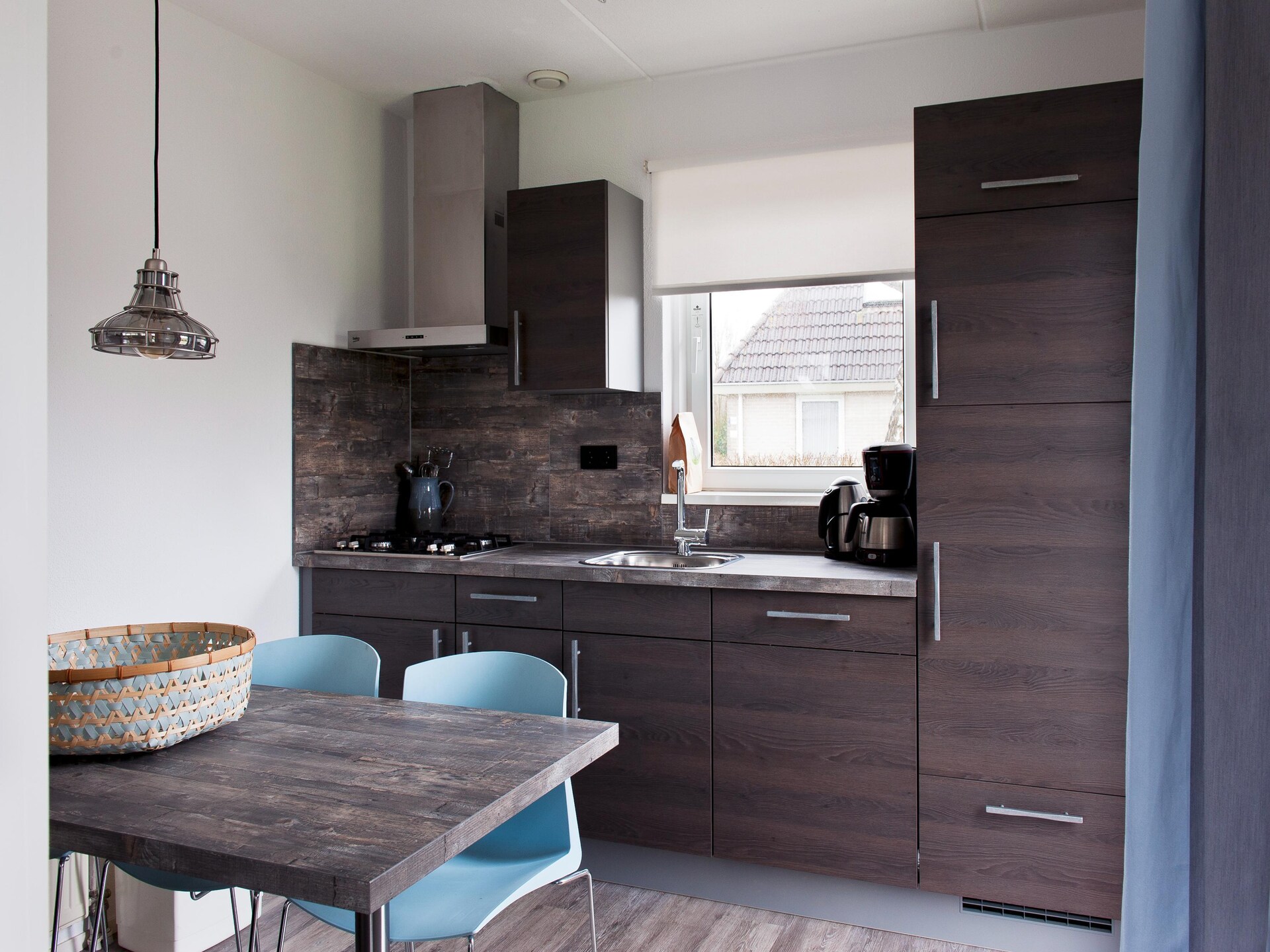Luxe wellnessbungalow met sauna en buitenspa aan het water in hartje Friesland - foto 16