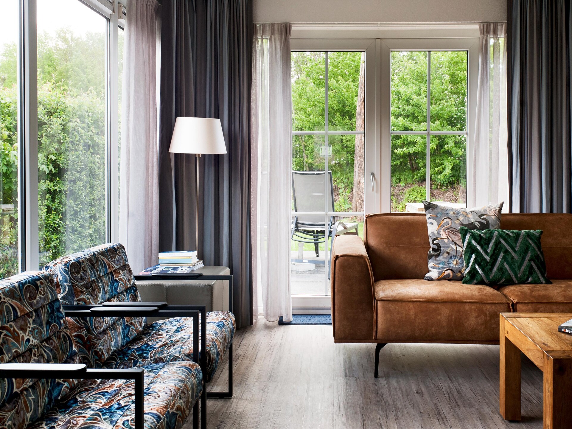 Luxe wellnessbungalow met sauna en buitenspa aan het water in hartje Friesland - foto 14