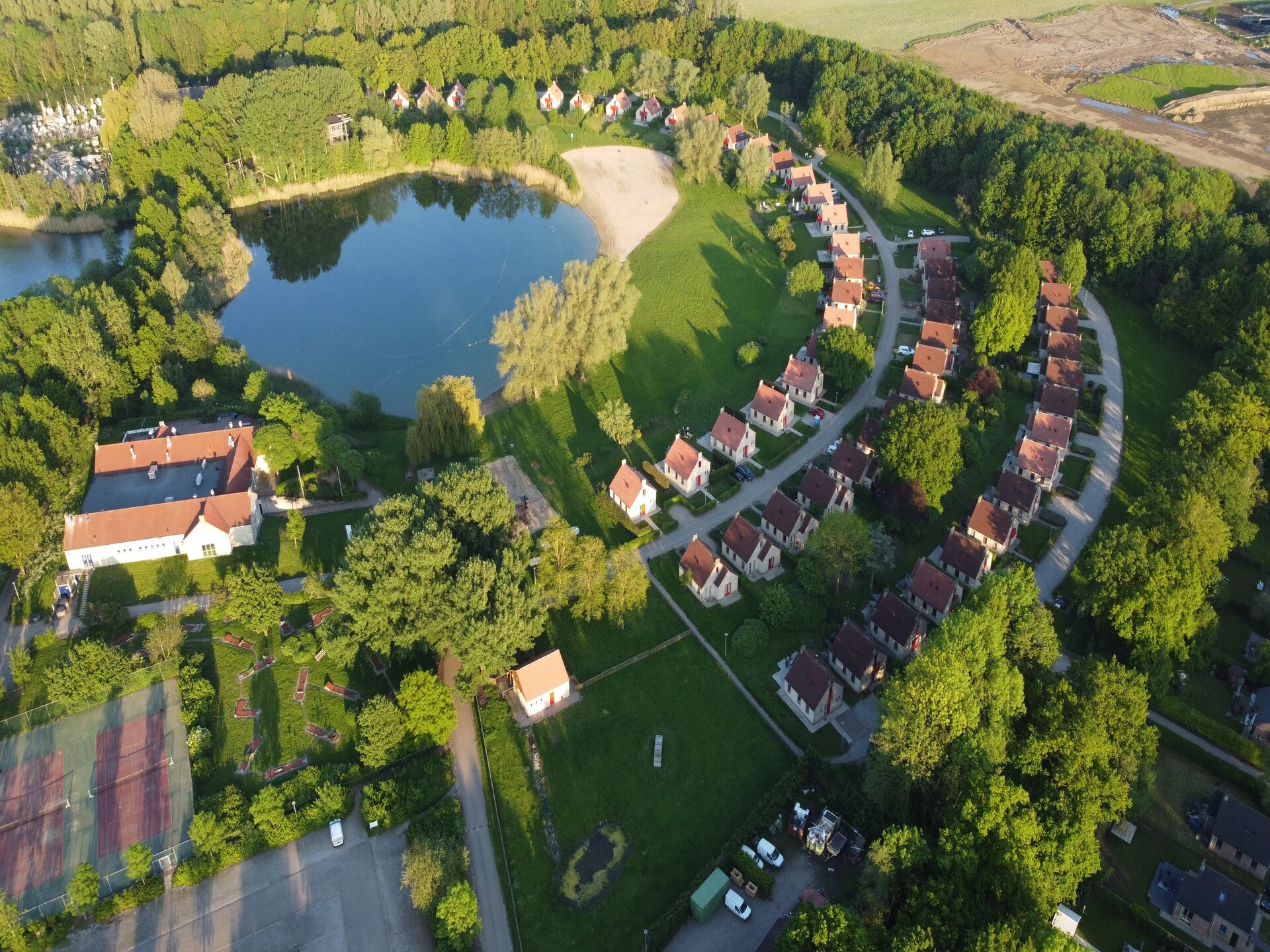 Vrijstaand vakantiehuis op 't Broeckhuys, aan recreatiemeer in Ewijk - foto 16