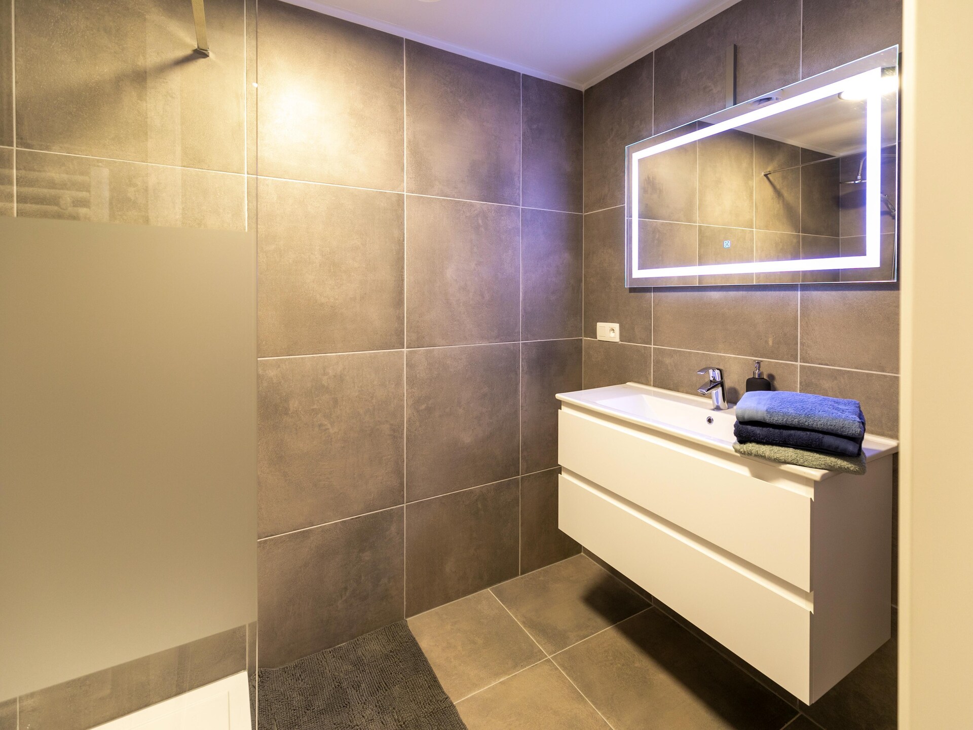 Stijlvol duplex appartement in het hart van Maasmechelen - foto 17