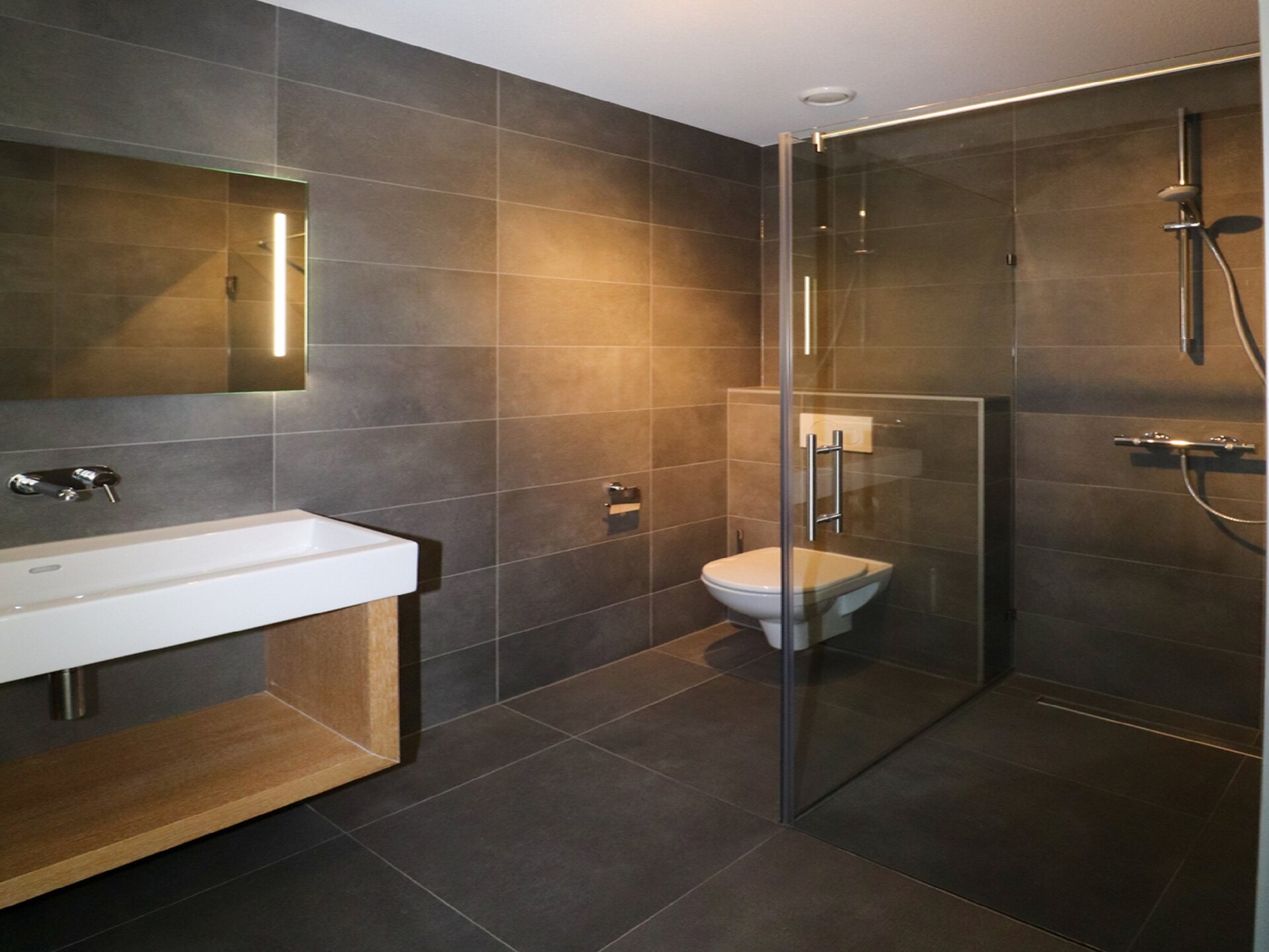 Luxe watervilla met sauna en privésteiger aan de Friese Meren - foto 17
