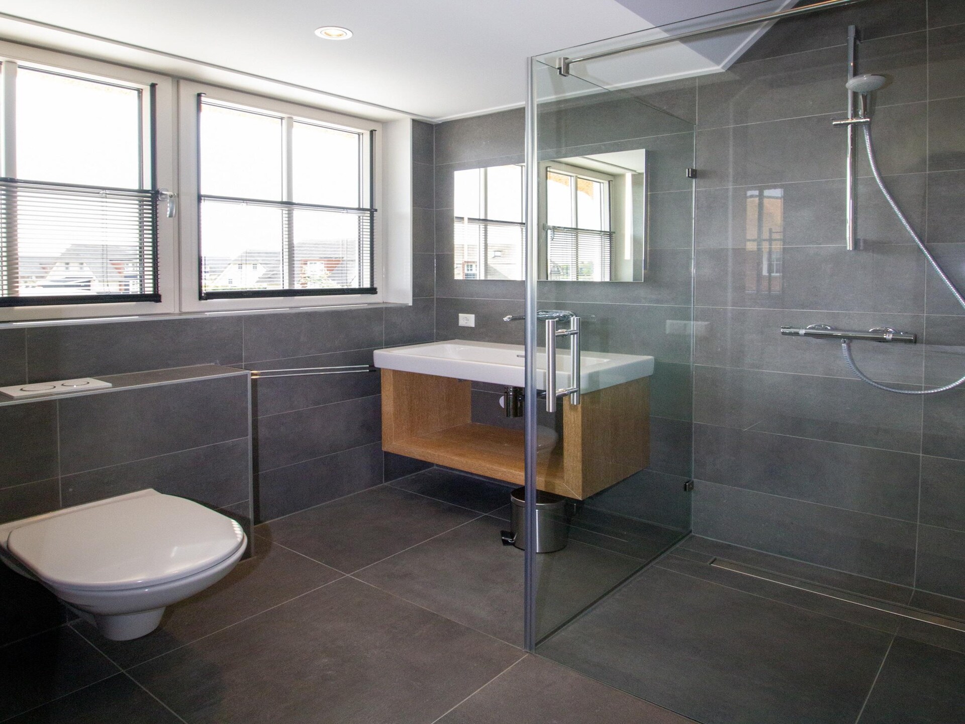 Luxe watervilla met sauna en privésteiger aan de Friese Meren - foto 18